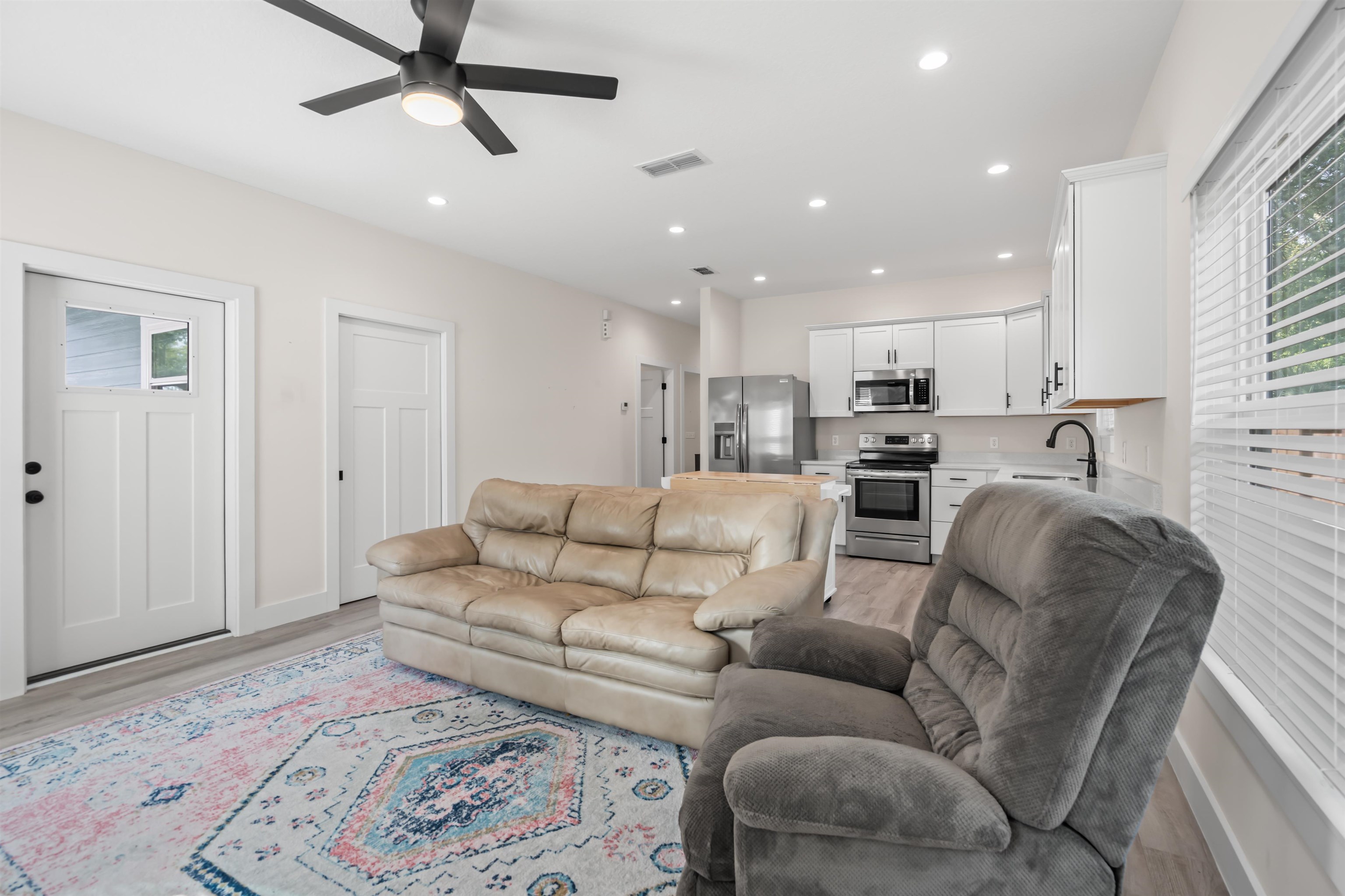 Image 5 of 33 For 141 Webb St