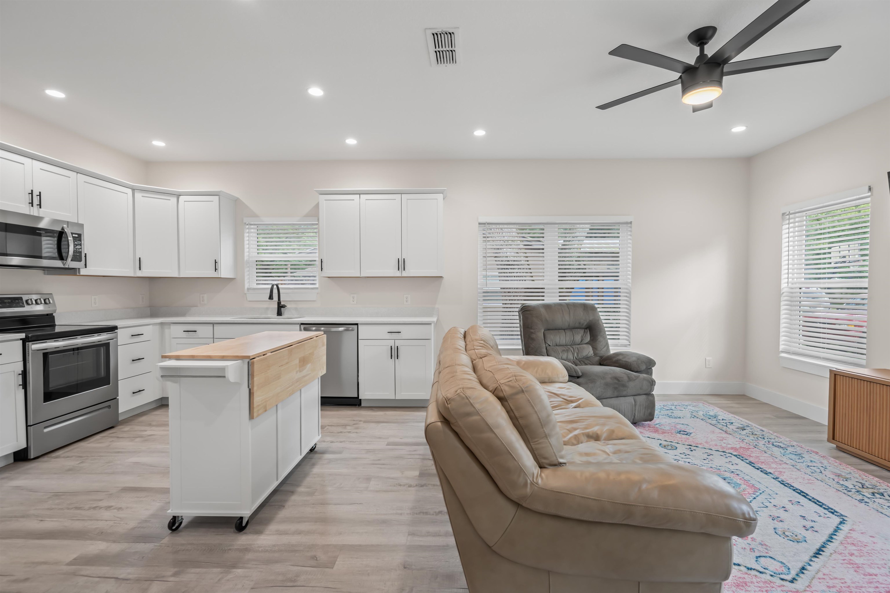 Image 6 of 33 For 141 Webb St