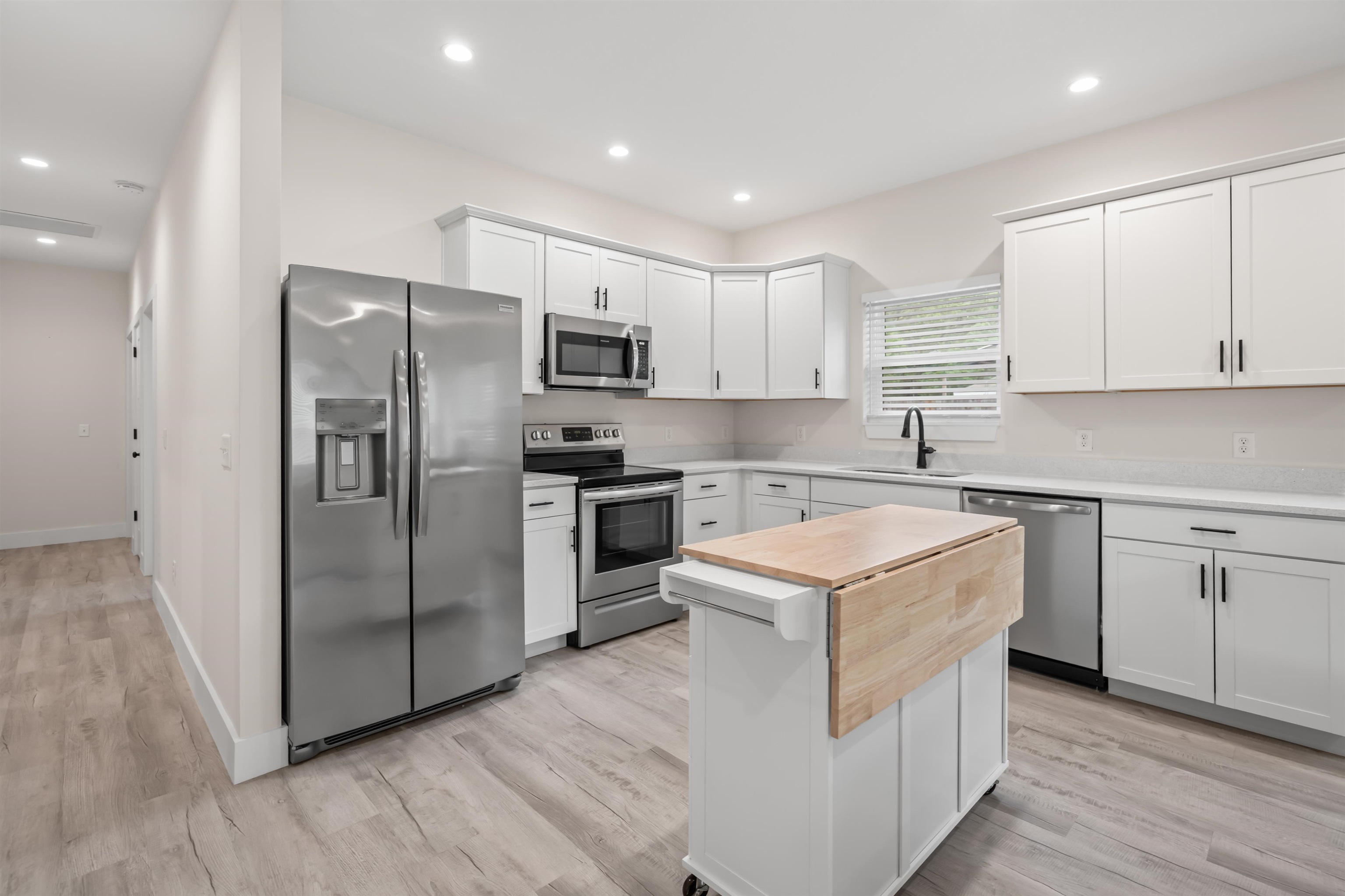 Image 7 of 33 For 141 Webb St