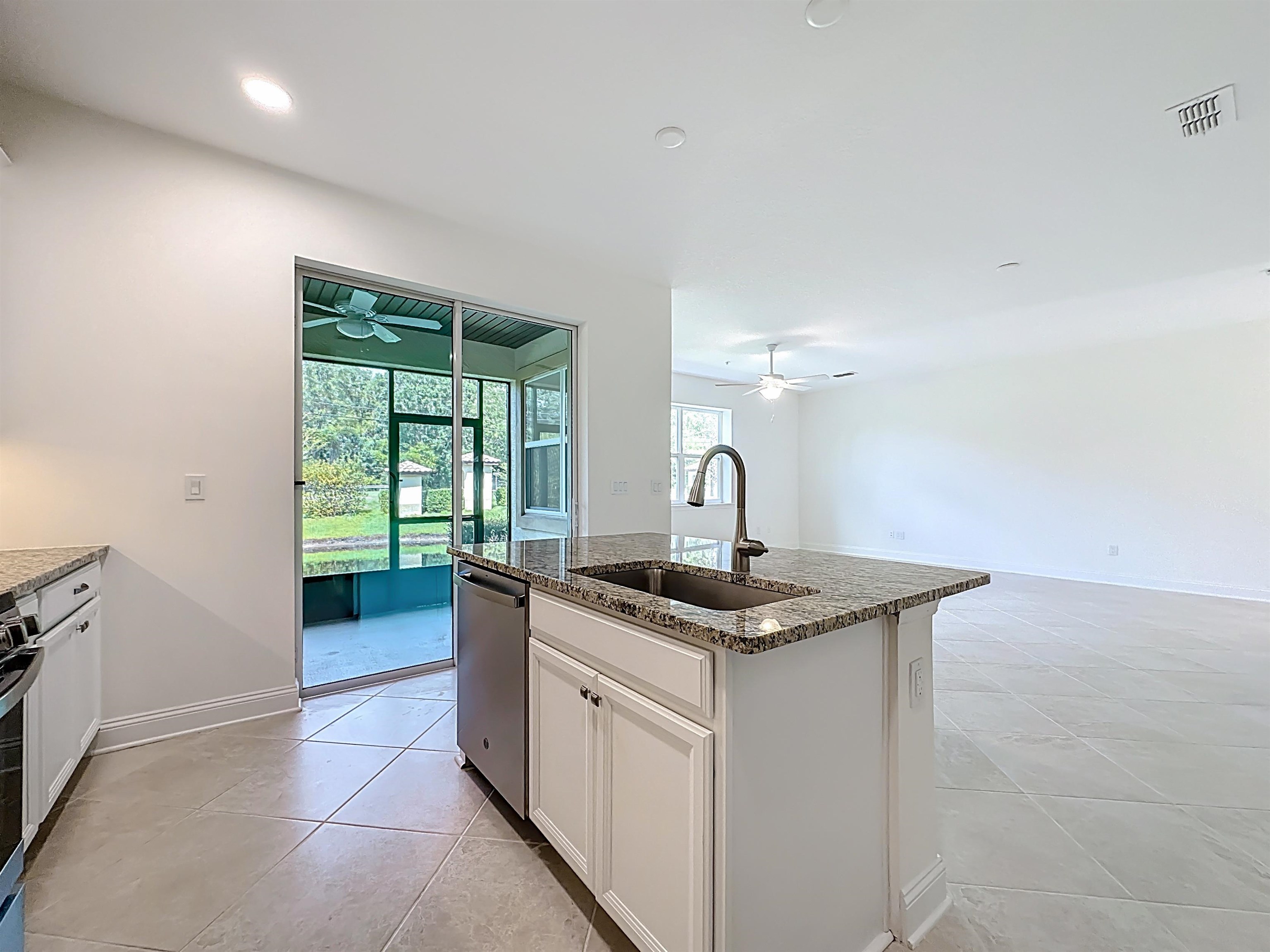 Image 11 of 40 For 241 Grand Ravine Dr
