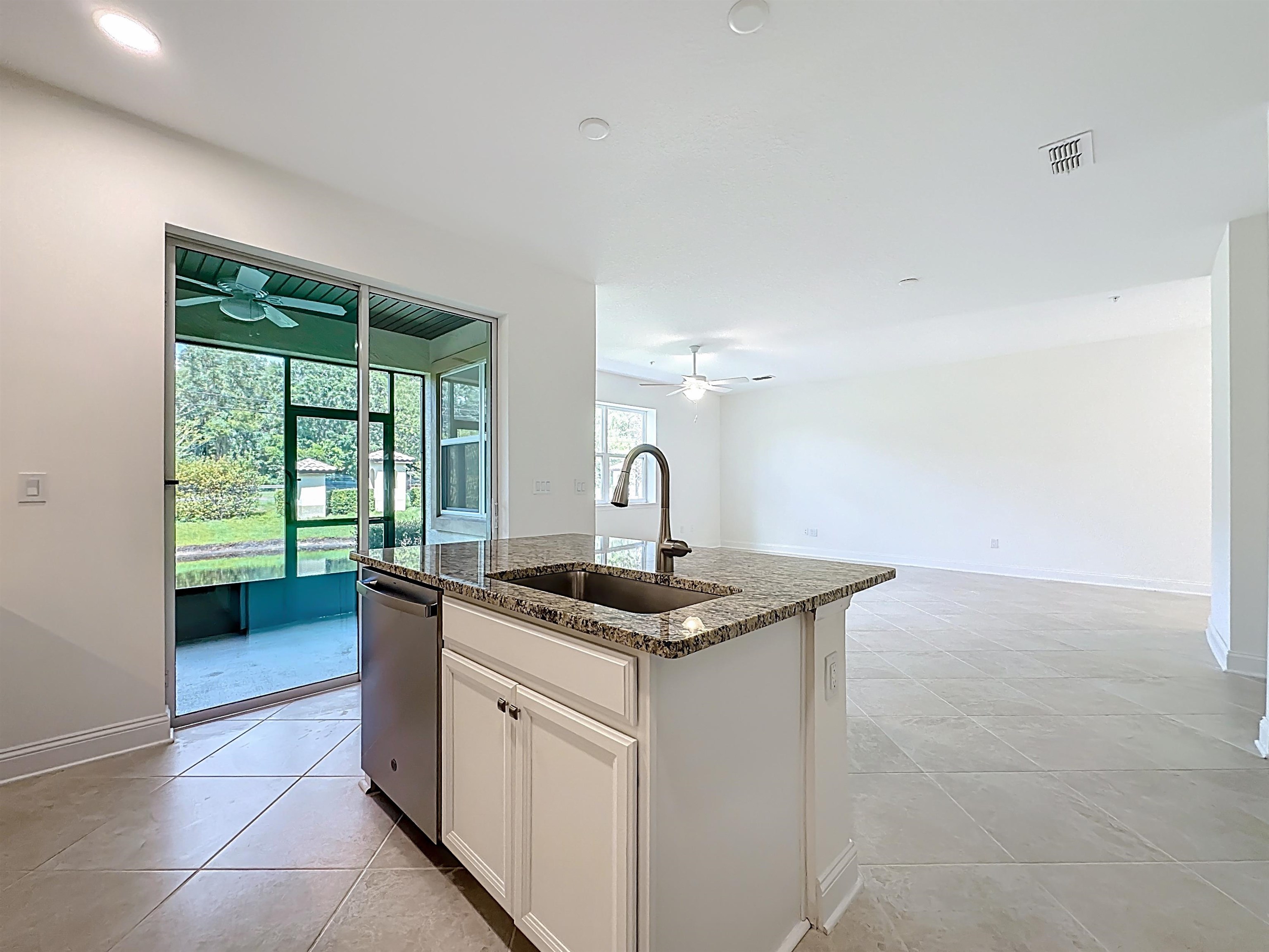 Image 12 of 40 For 241 Grand Ravine Dr