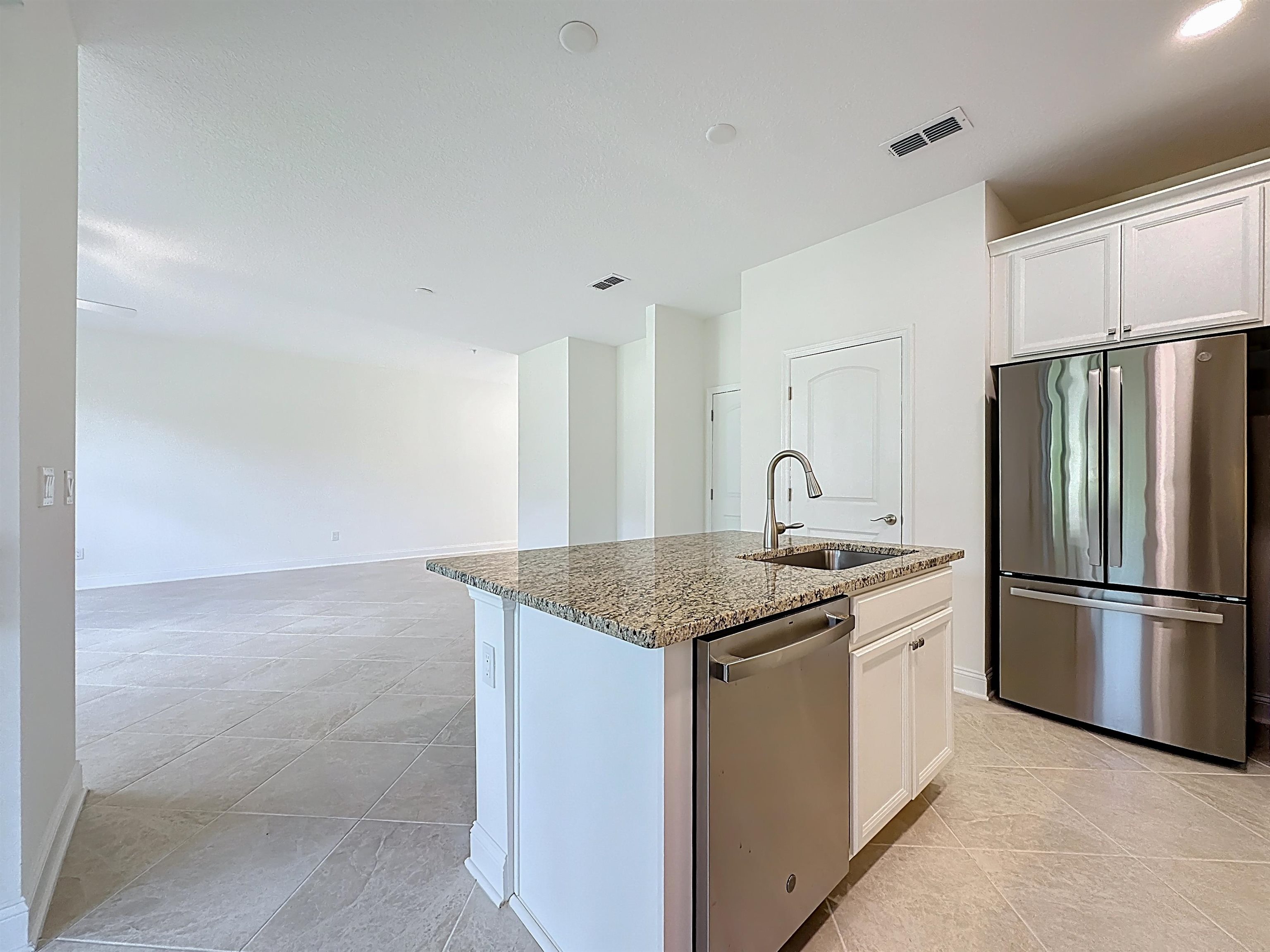 Image 14 of 40 For 241 Grand Ravine Dr
