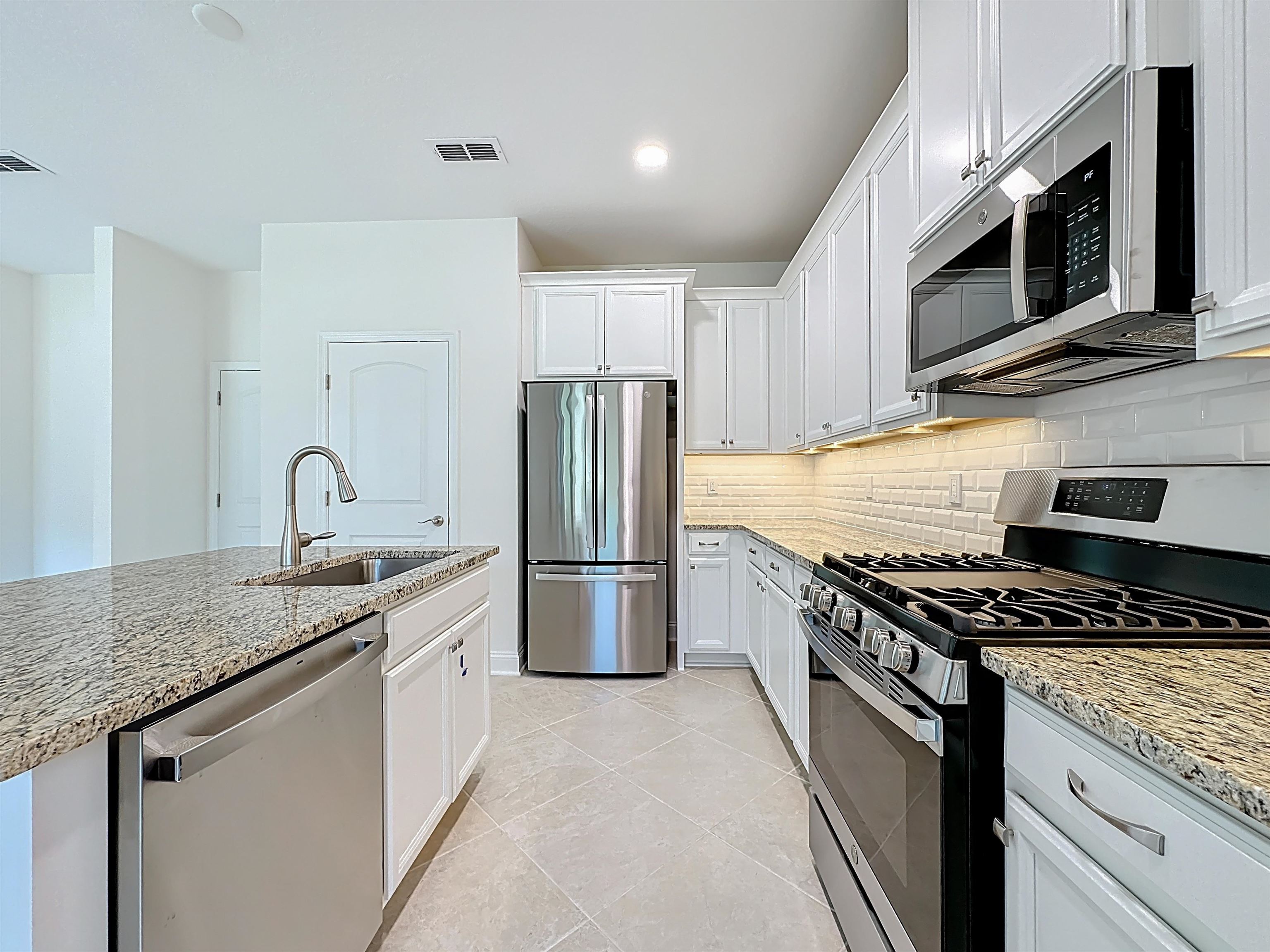 Image 15 of 40 For 241 Grand Ravine Dr