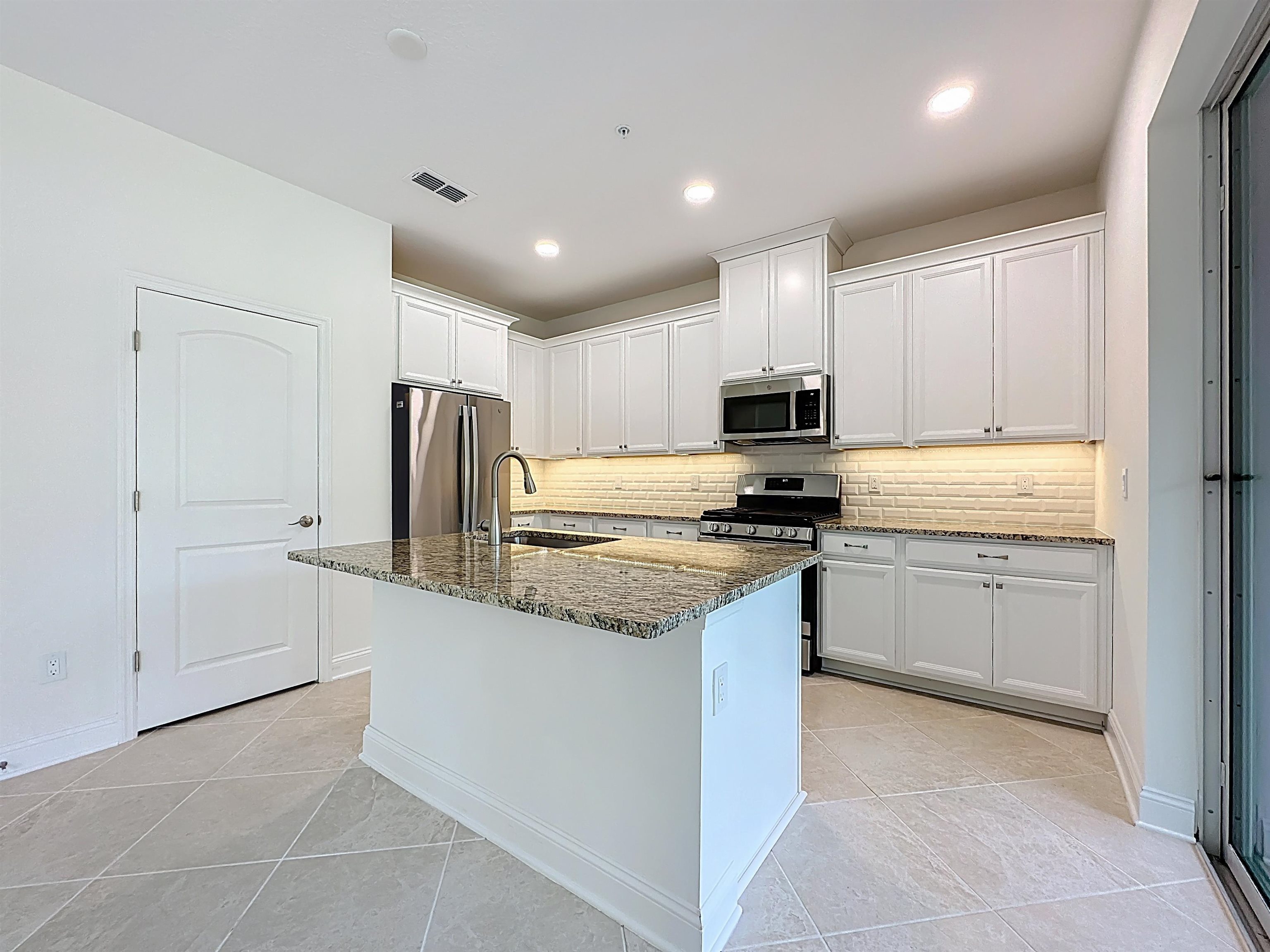 Image 16 of 40 For 241 Grand Ravine Dr