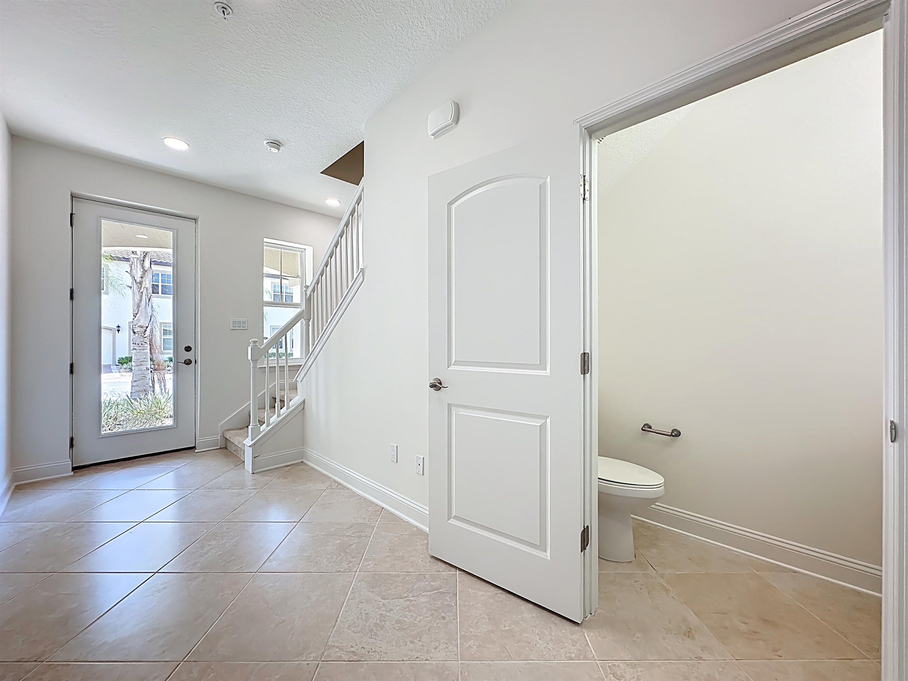 Image 4 of 40 For 241 Grand Ravine Dr