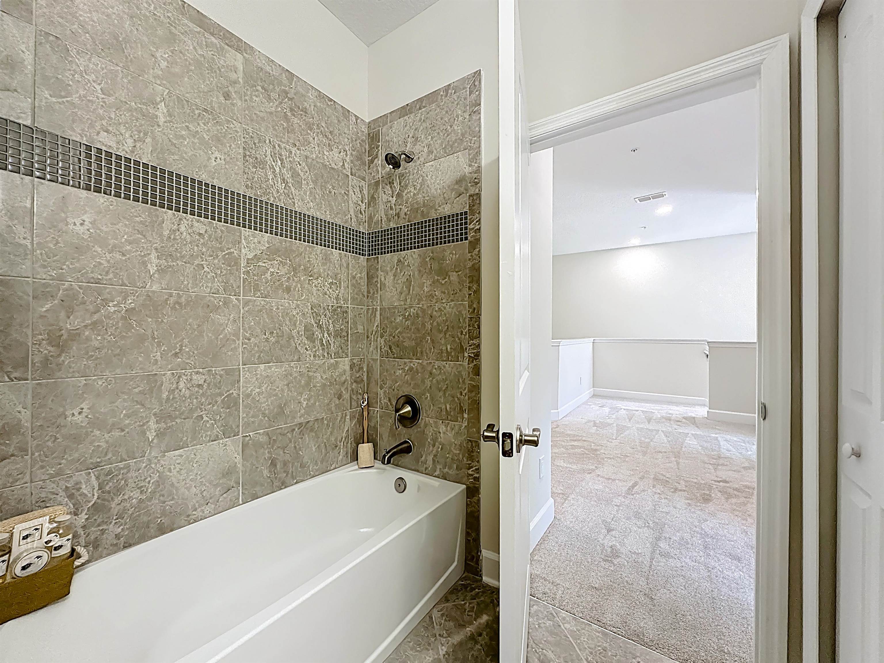 Image 26 of 41 For 268 Grand Ravine Dr