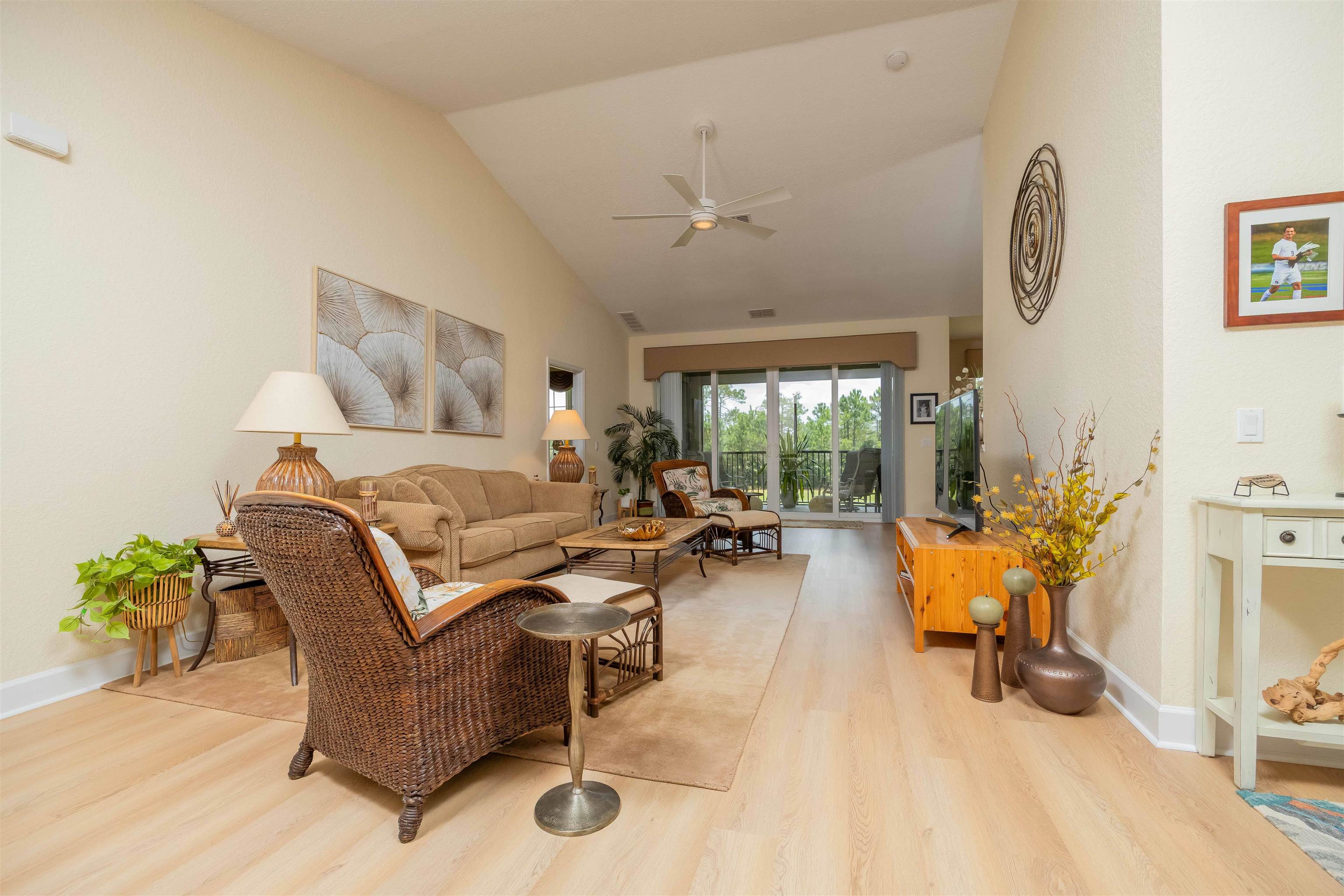 Image 11 of 62 For 120 Casa Bella Ln