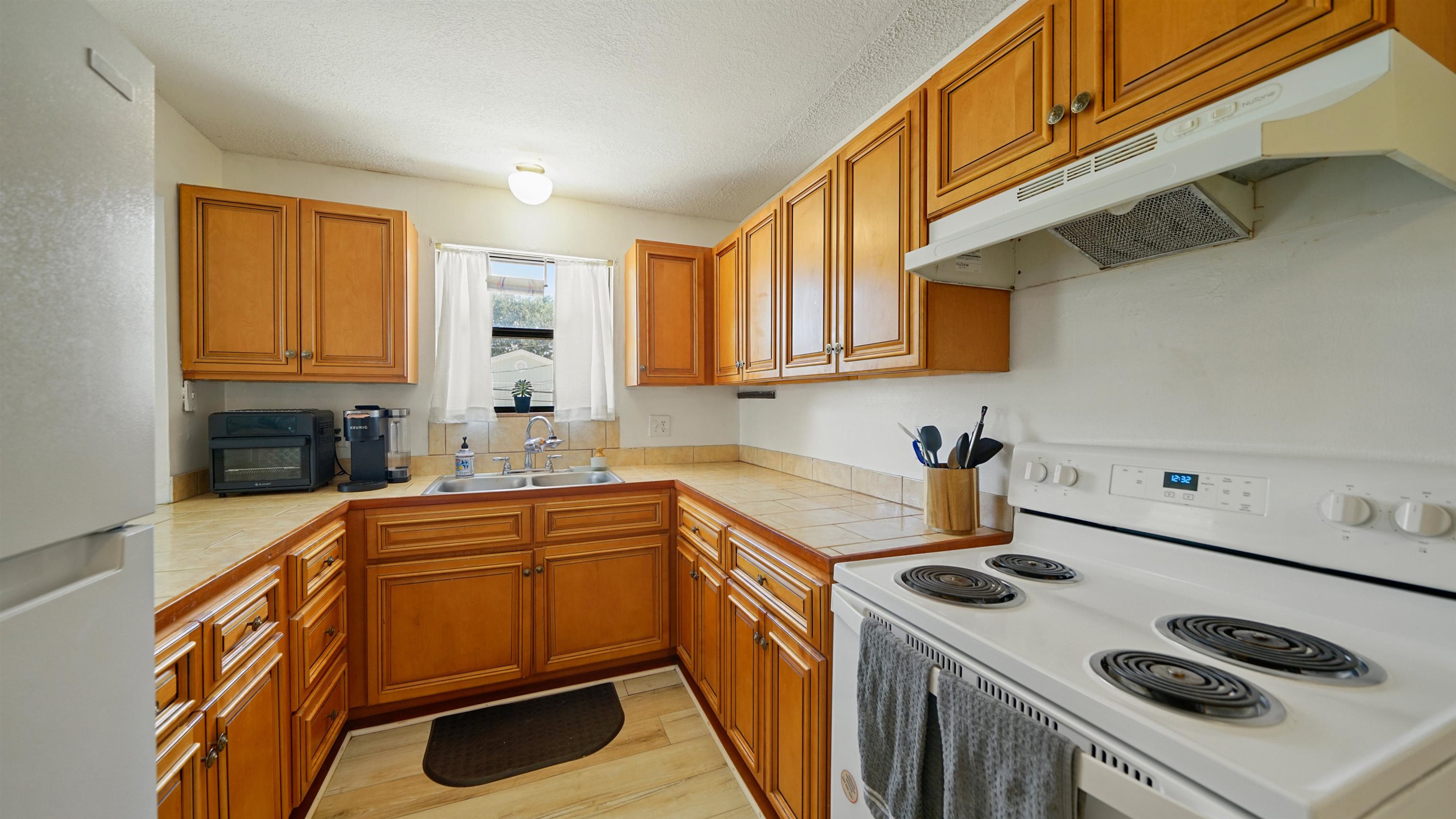 Image 16 of 44 For 212 A St  