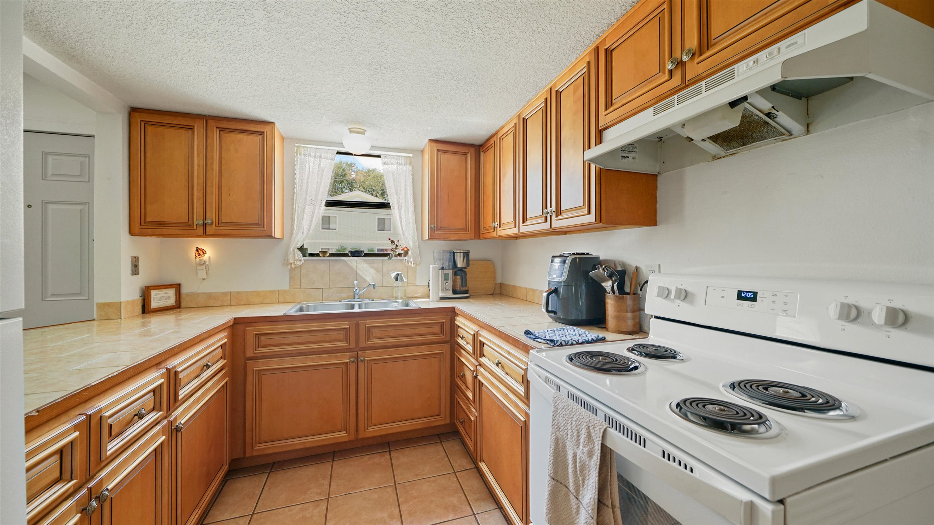 Image 34 of 44 For 212 A St  