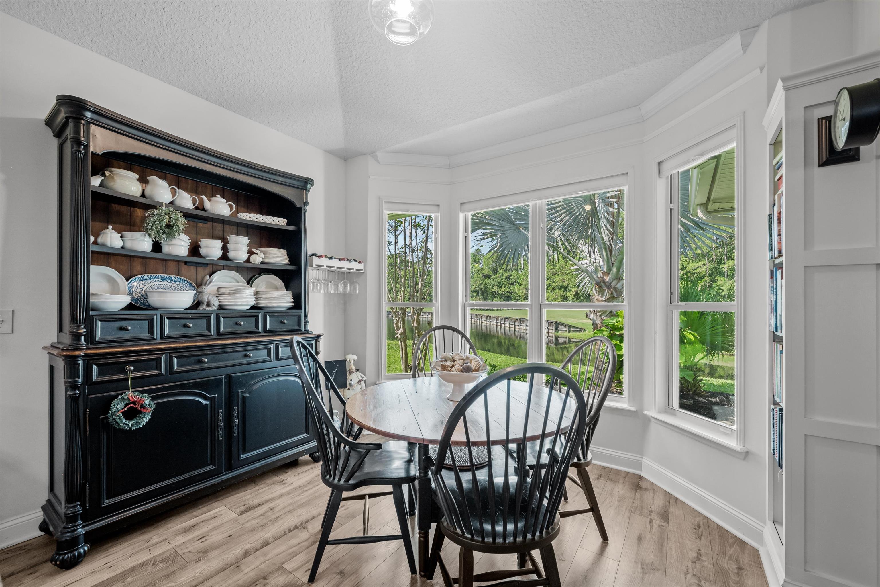 Image 10 of 57 For 993 Oxford Dr