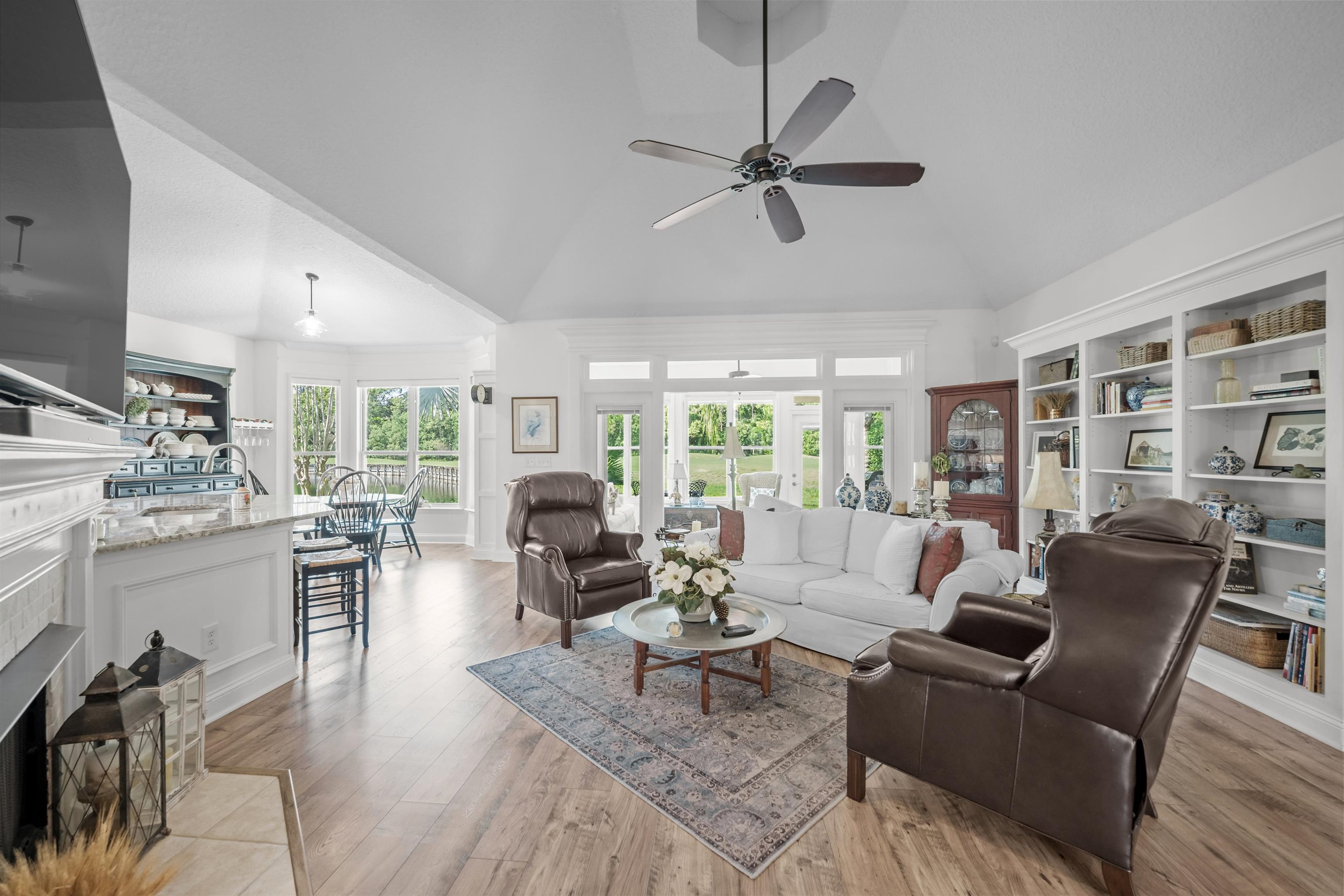 Image 5 of 57 For 993 Oxford Dr
