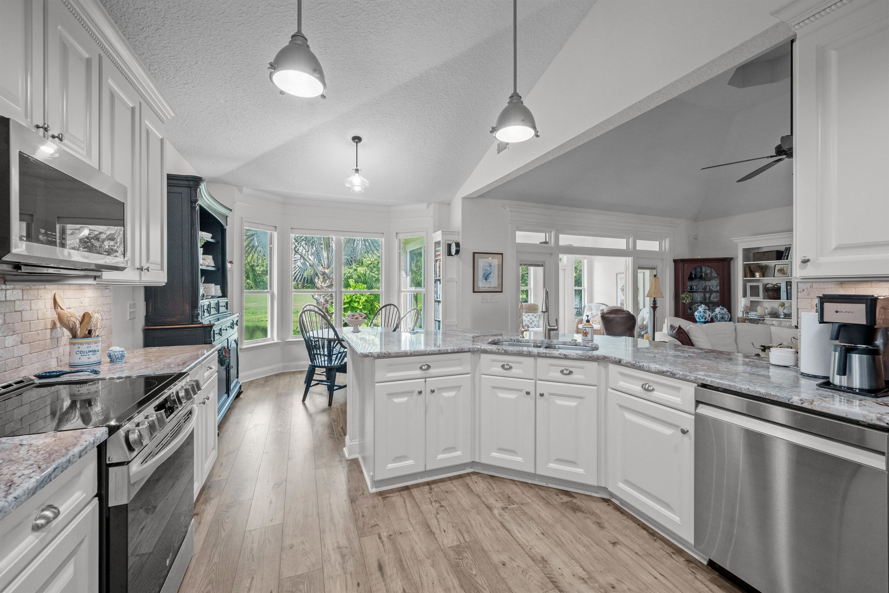 Image 7 of 57 For 993 Oxford Dr