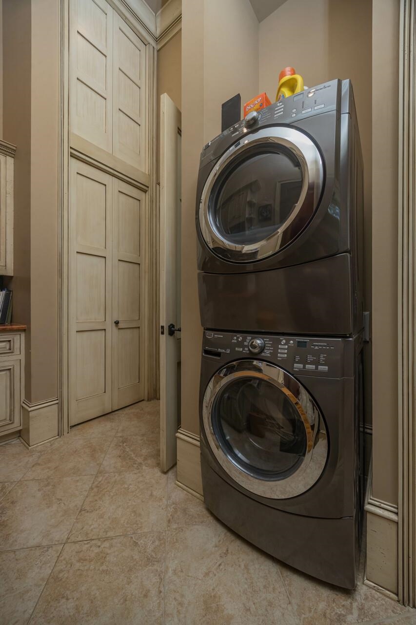 Image 32 of 81 For 924 Ocean Palm Way