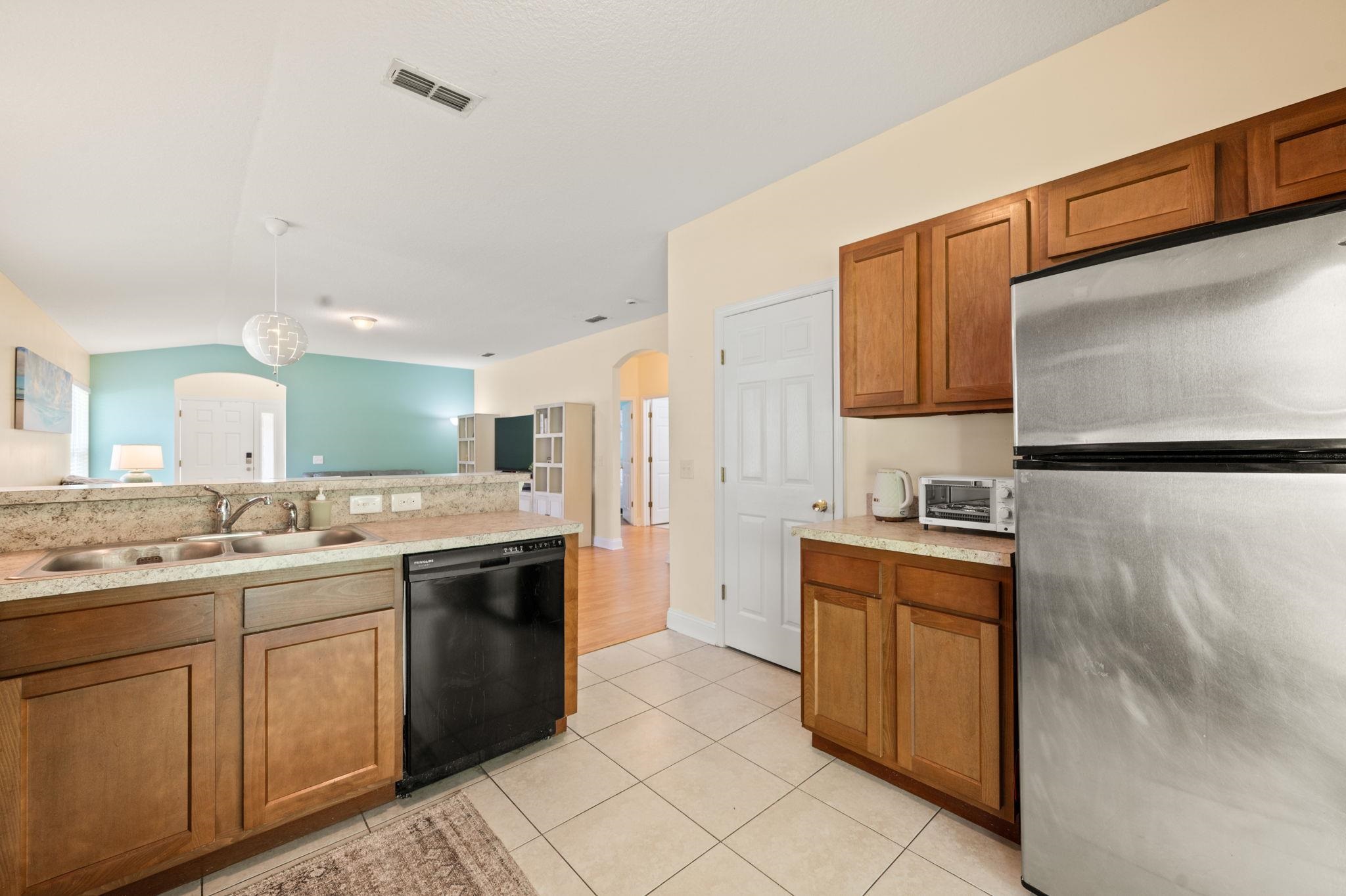 Image 13 of 41 For 931 Orange St N