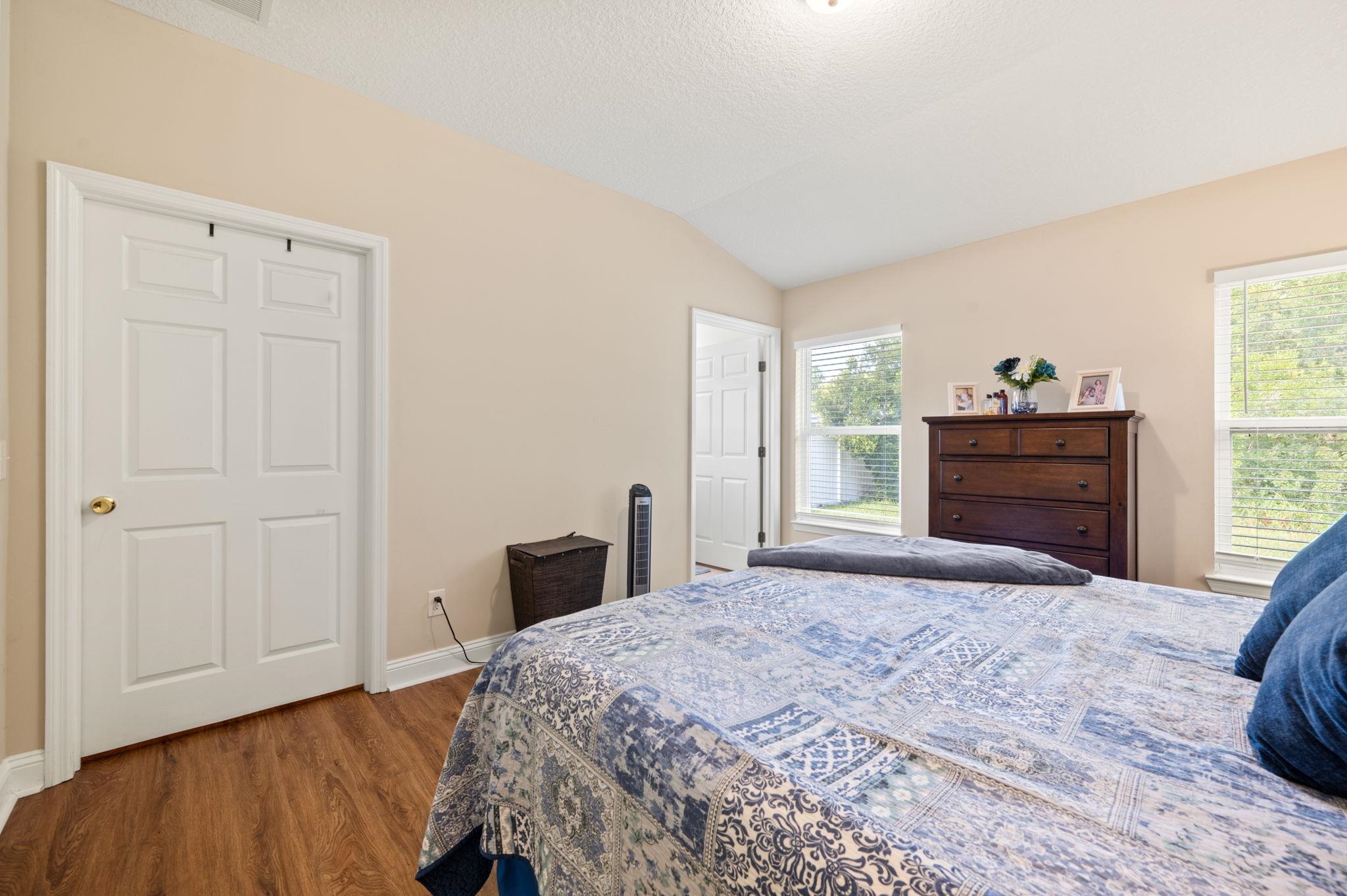 Image 17 of 41 For 931 Orange St N