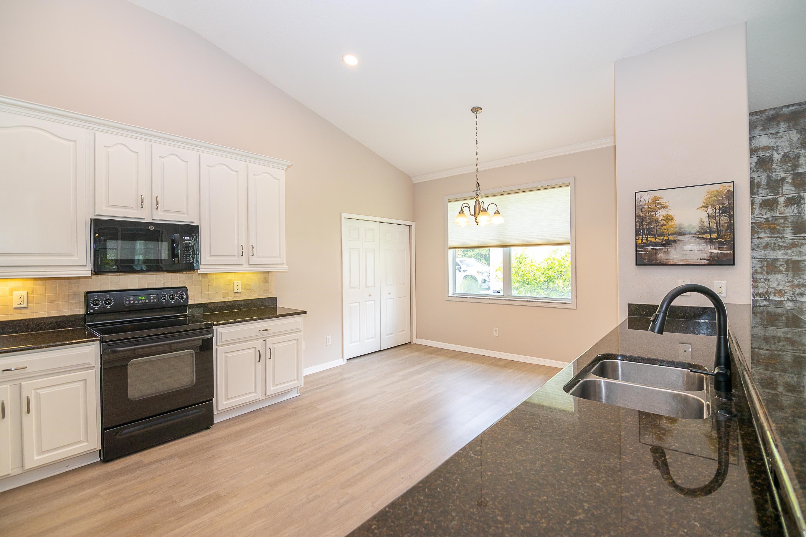 Image 18 of 45 For 617 Knollwood Ln
