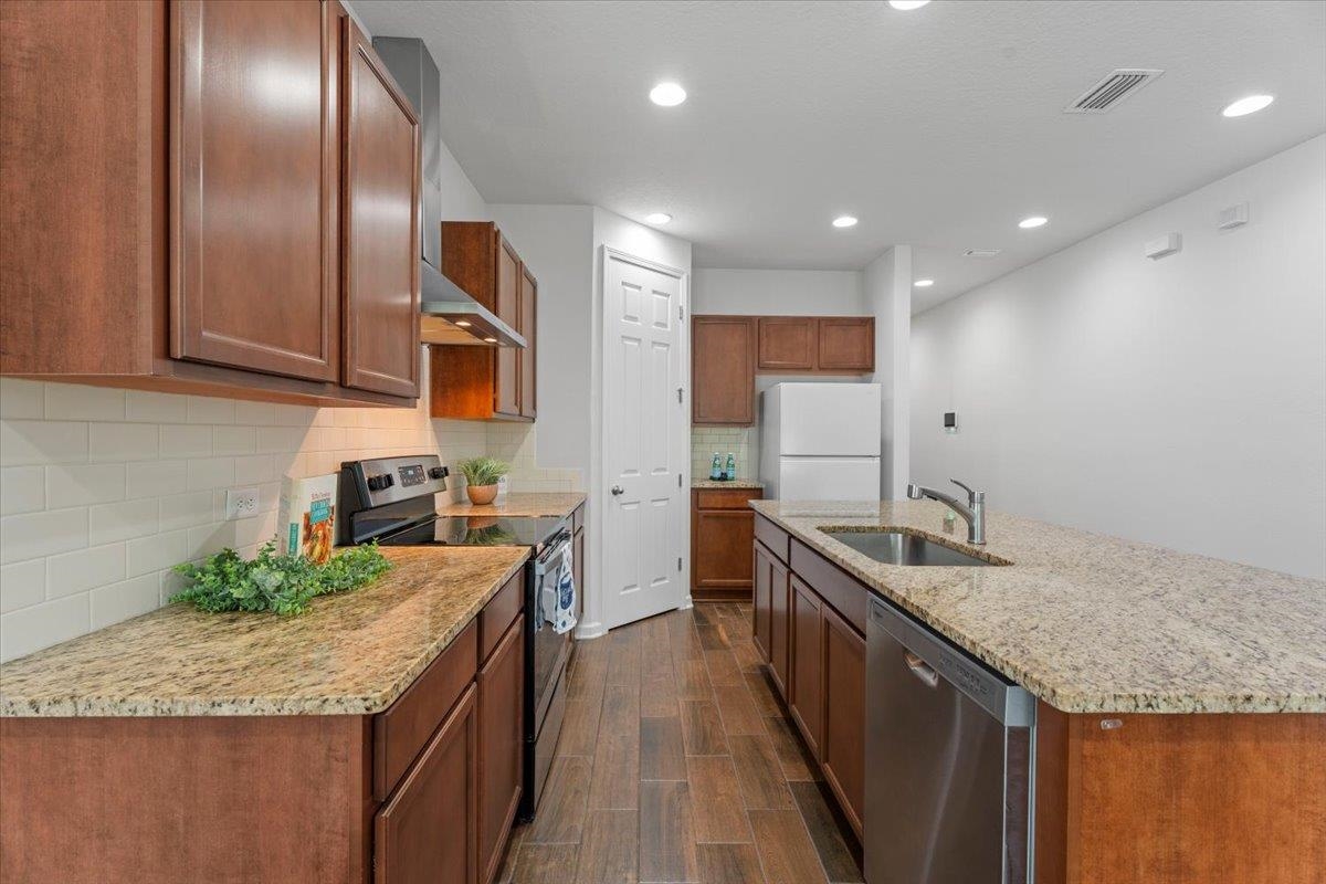 Image 11 of 43 For 212 Meadow Crossing Dr