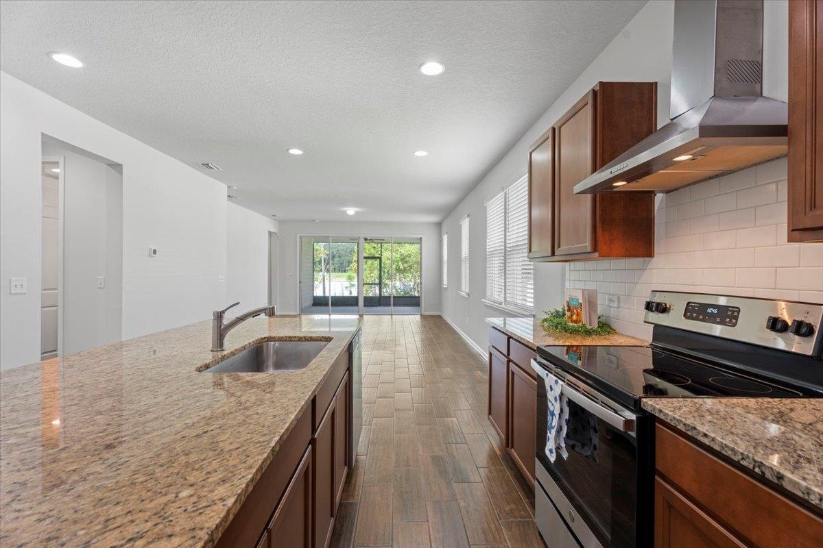 Image 12 of 43 For 212 Meadow Crossing Dr