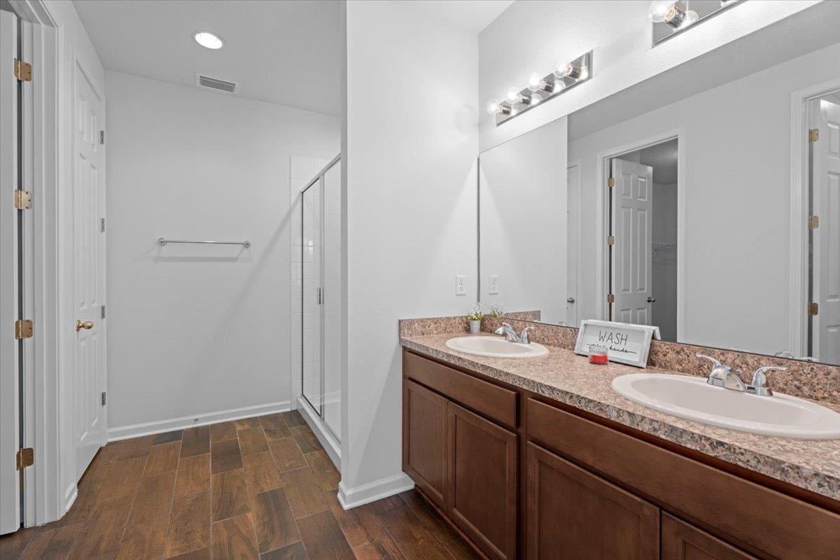 Image 14 of 43 For 212 Meadow Crossing Dr
