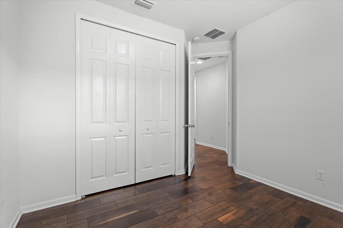 Image 17 of 43 For 212 Meadow Crossing Dr