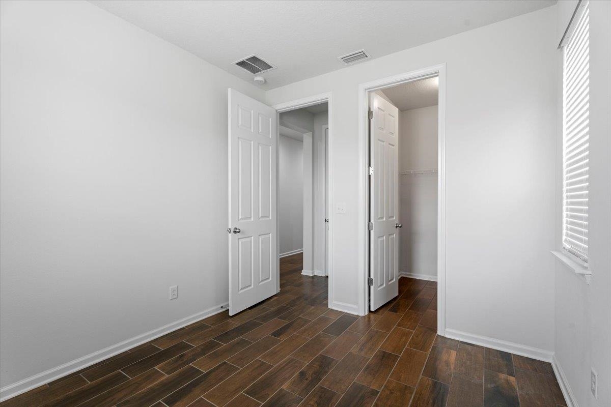 Image 18 of 43 For 212 Meadow Crossing Dr