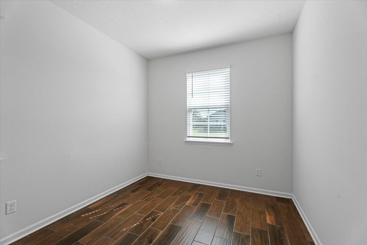 Image 21 of 43 For 212 Meadow Crossing Dr
