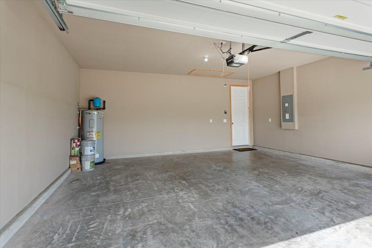 Image 23 of 43 For 212 Meadow Crossing Dr