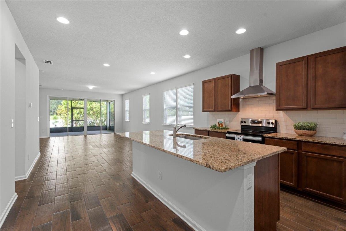 Image 3 of 43 For 212 Meadow Crossing Dr