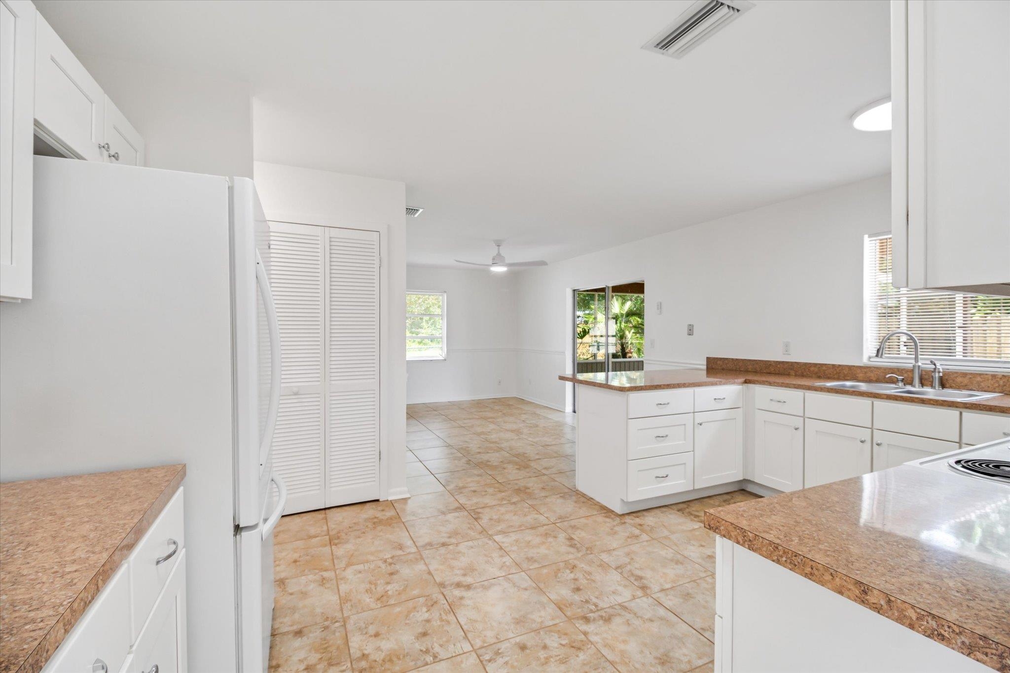 Image 11 of 50 For 1016 Dorado Dr