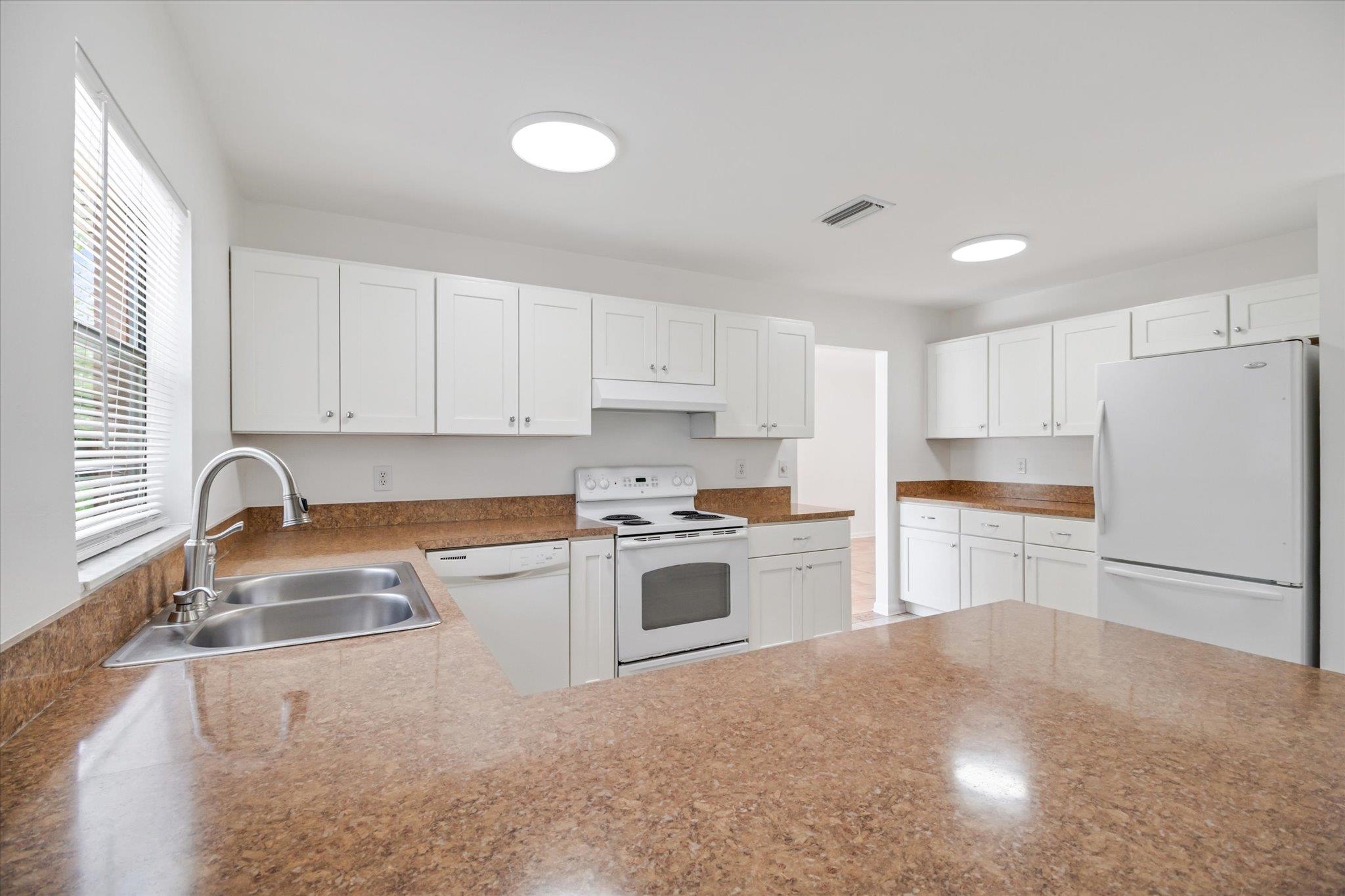 Image 13 of 50 For 1016 Dorado Dr