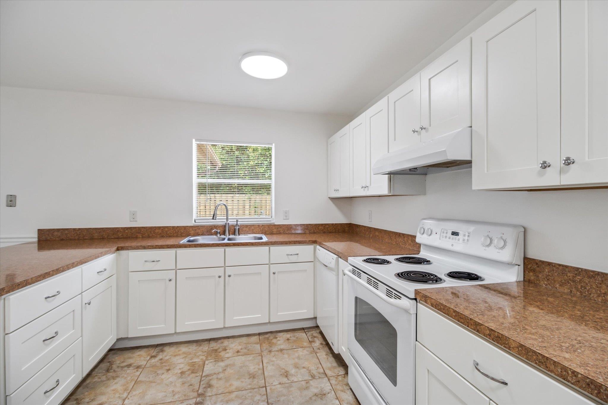 Image 14 of 50 For 1016 Dorado Dr