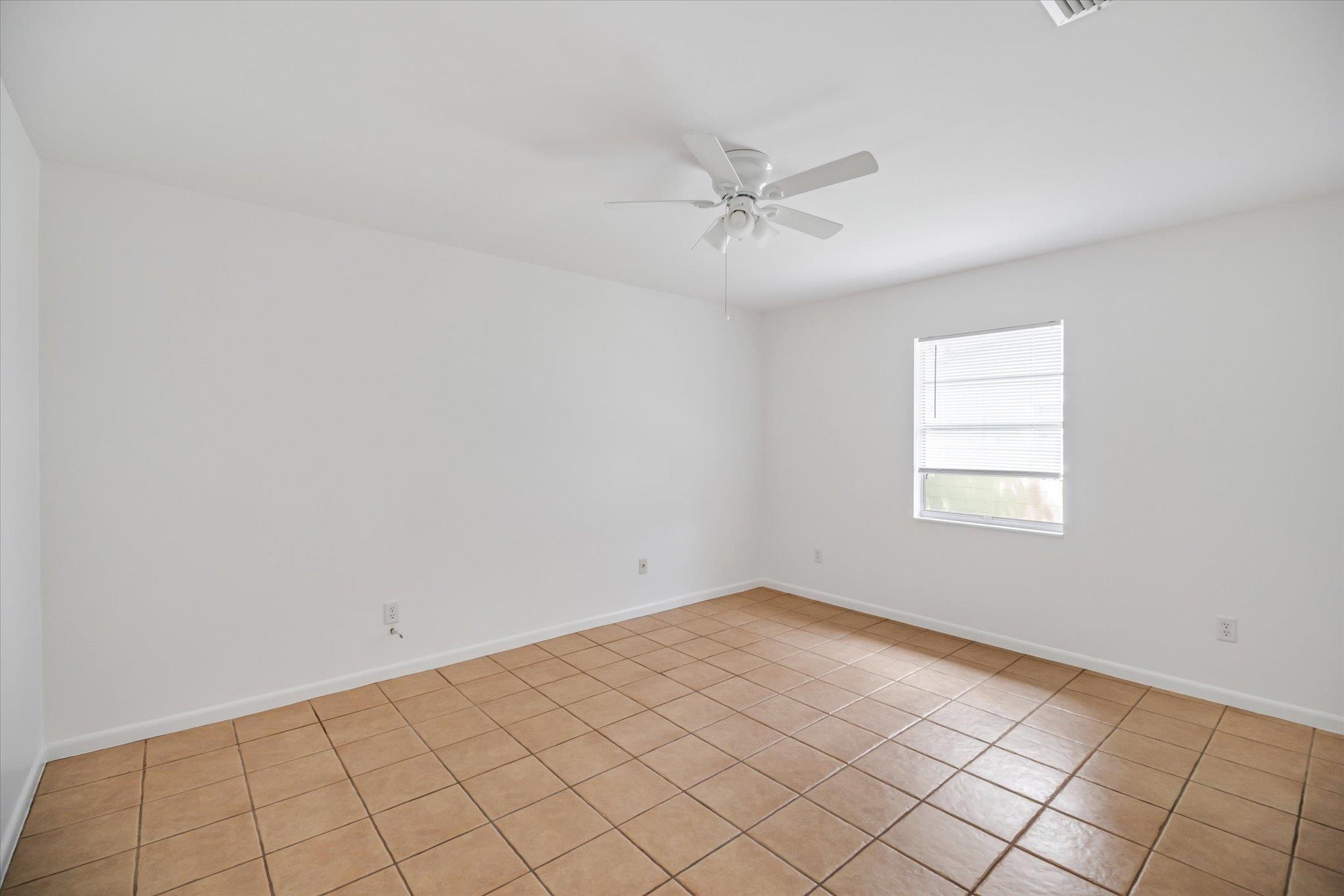 Image 16 of 50 For 1016 Dorado Dr