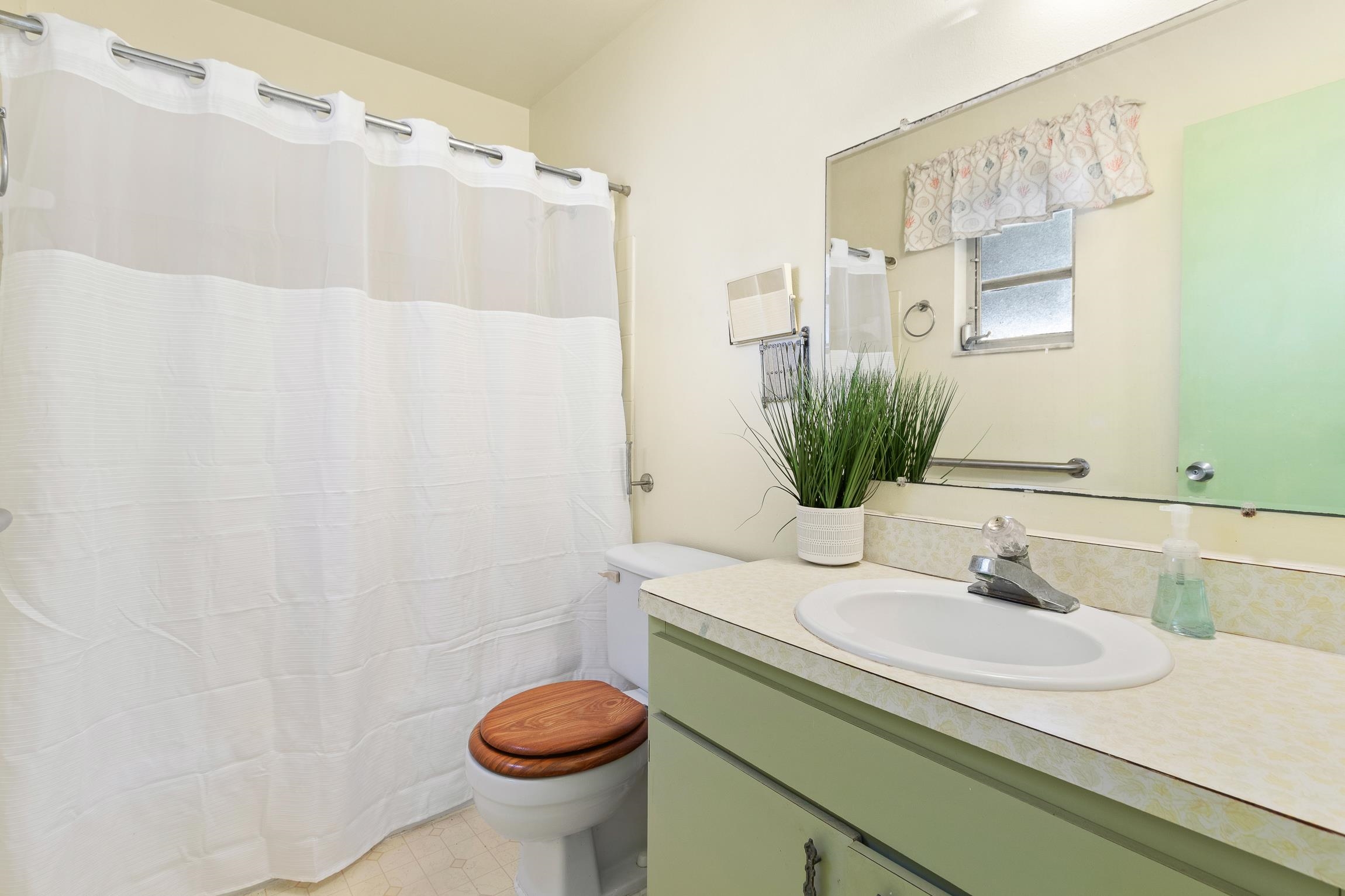 Image 19 of 32 For 992 Dorado Dr