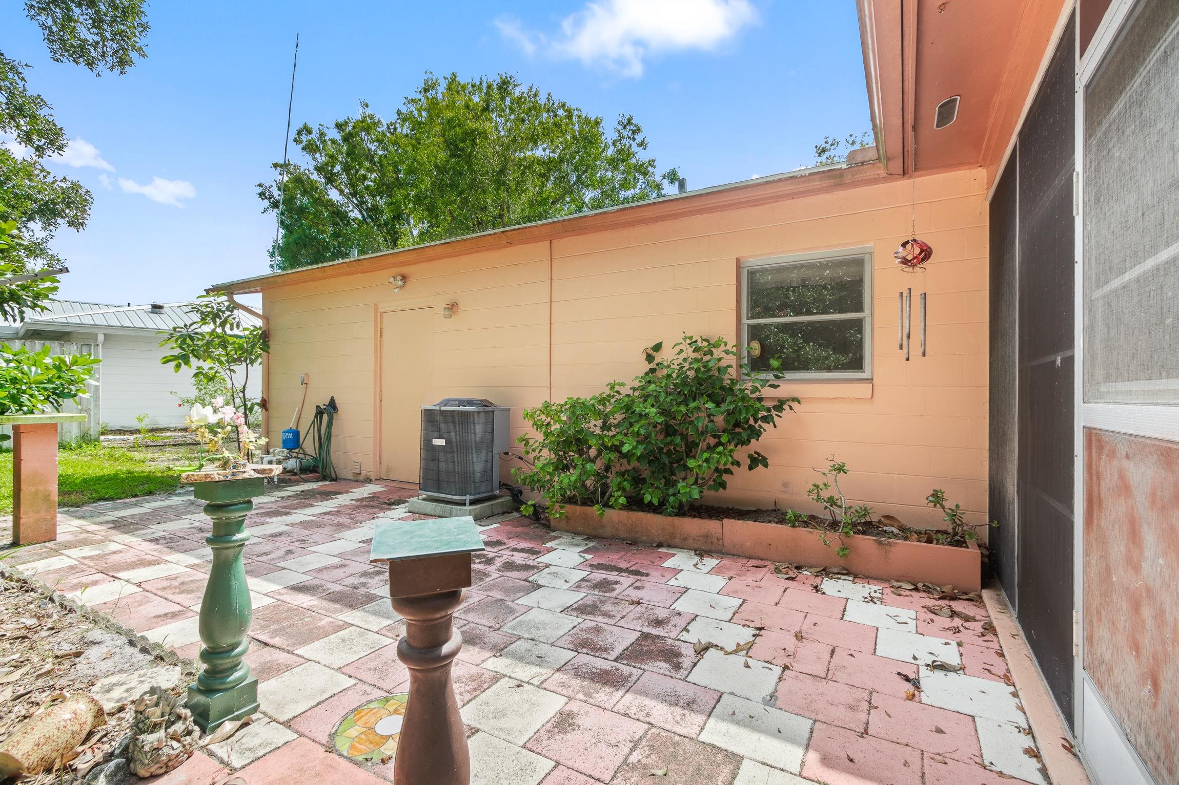 Image 22 of 32 For 992 Dorado Dr