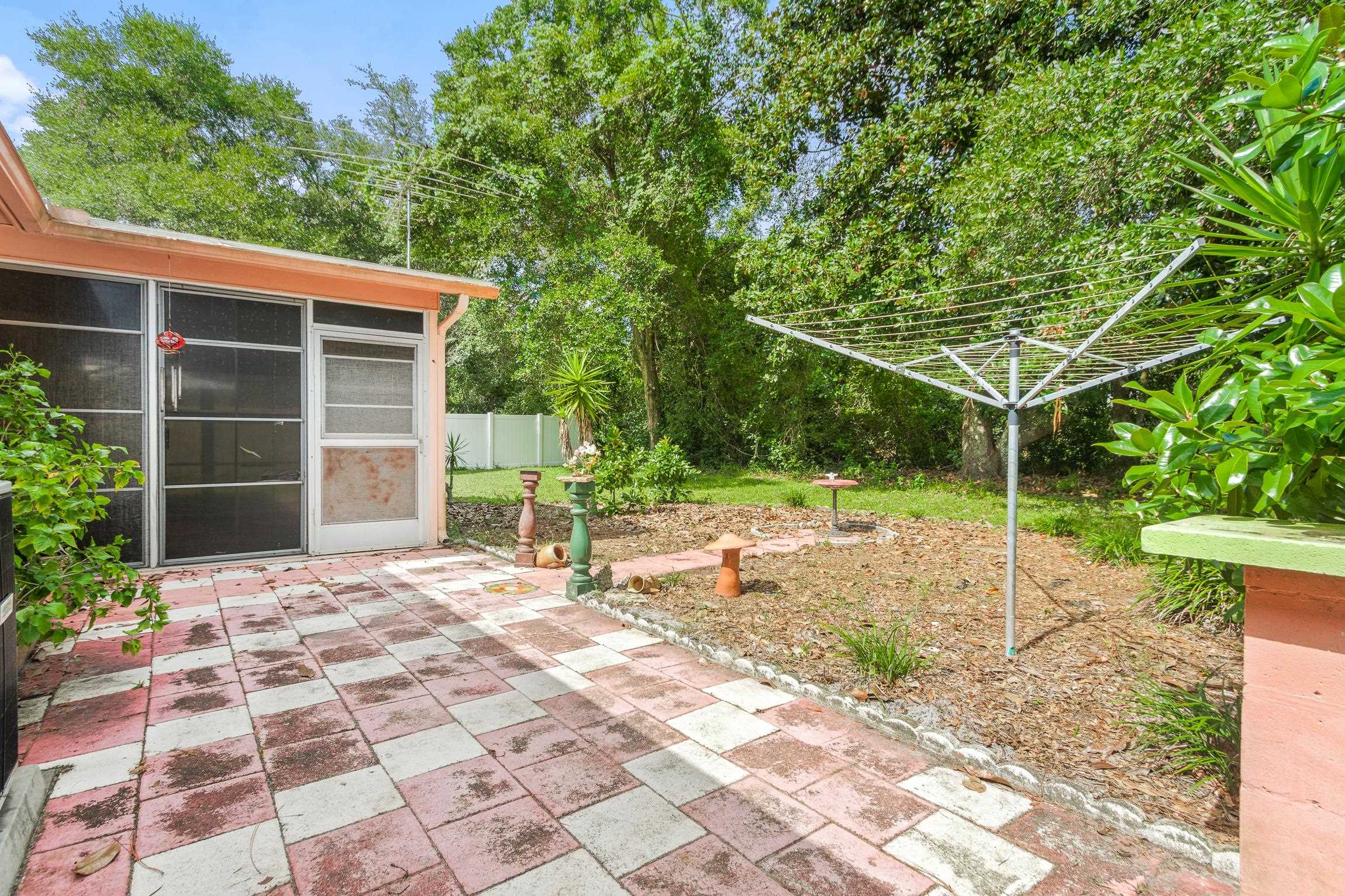 Image 23 of 32 For 992 Dorado Dr