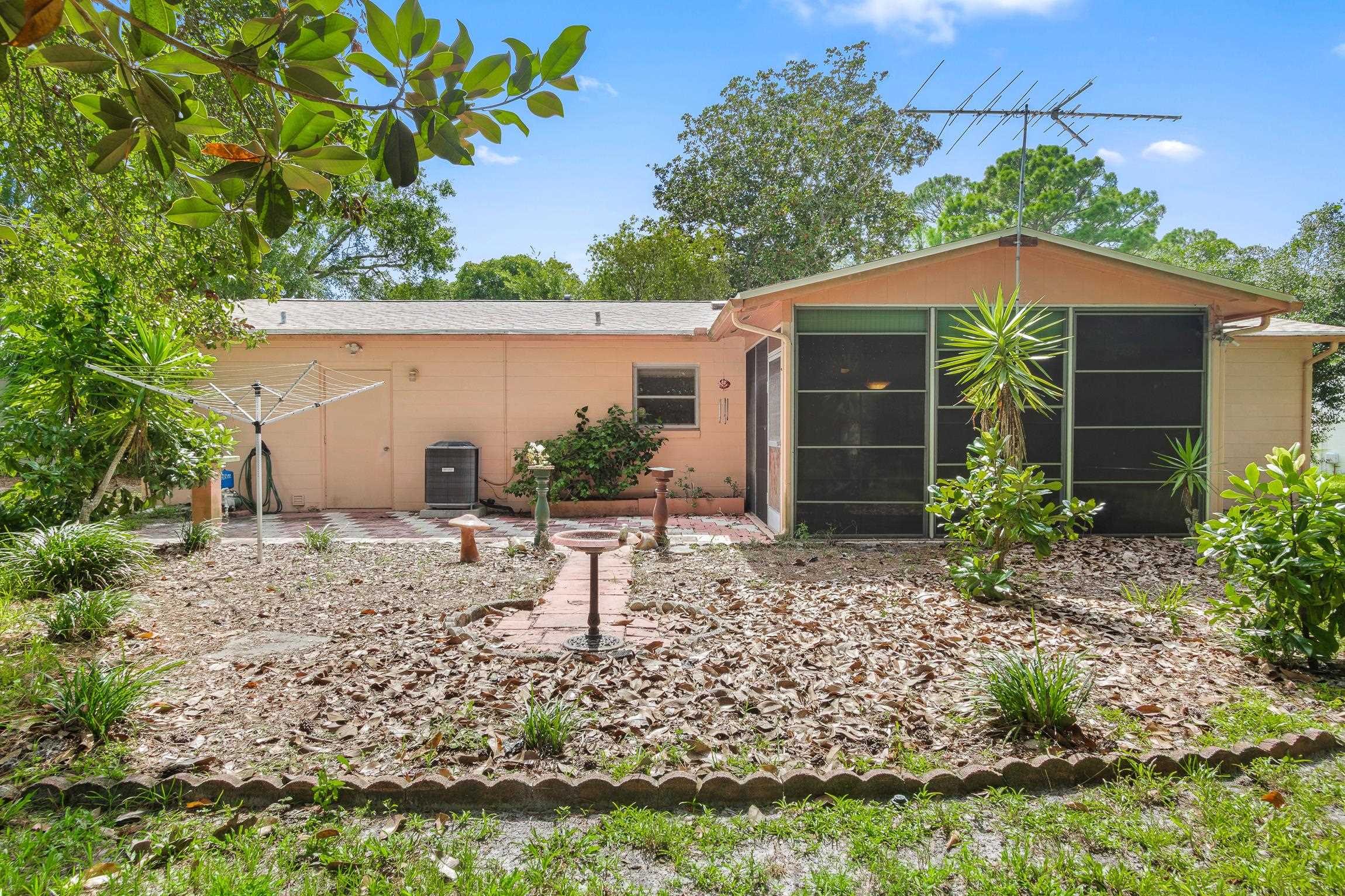 Image 26 of 32 For 992 Dorado Dr