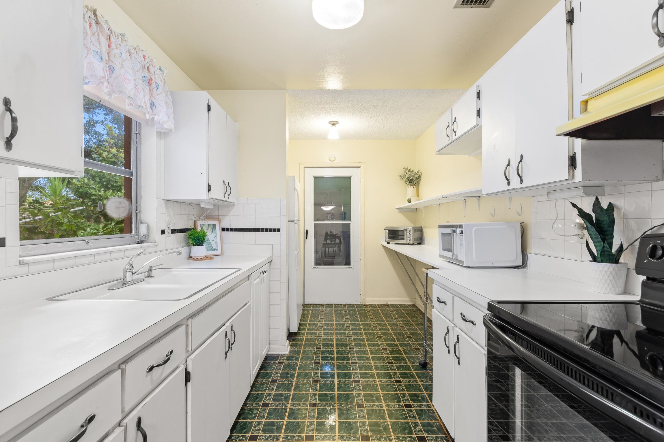 Image 6 of 32 For 992 Dorado Dr