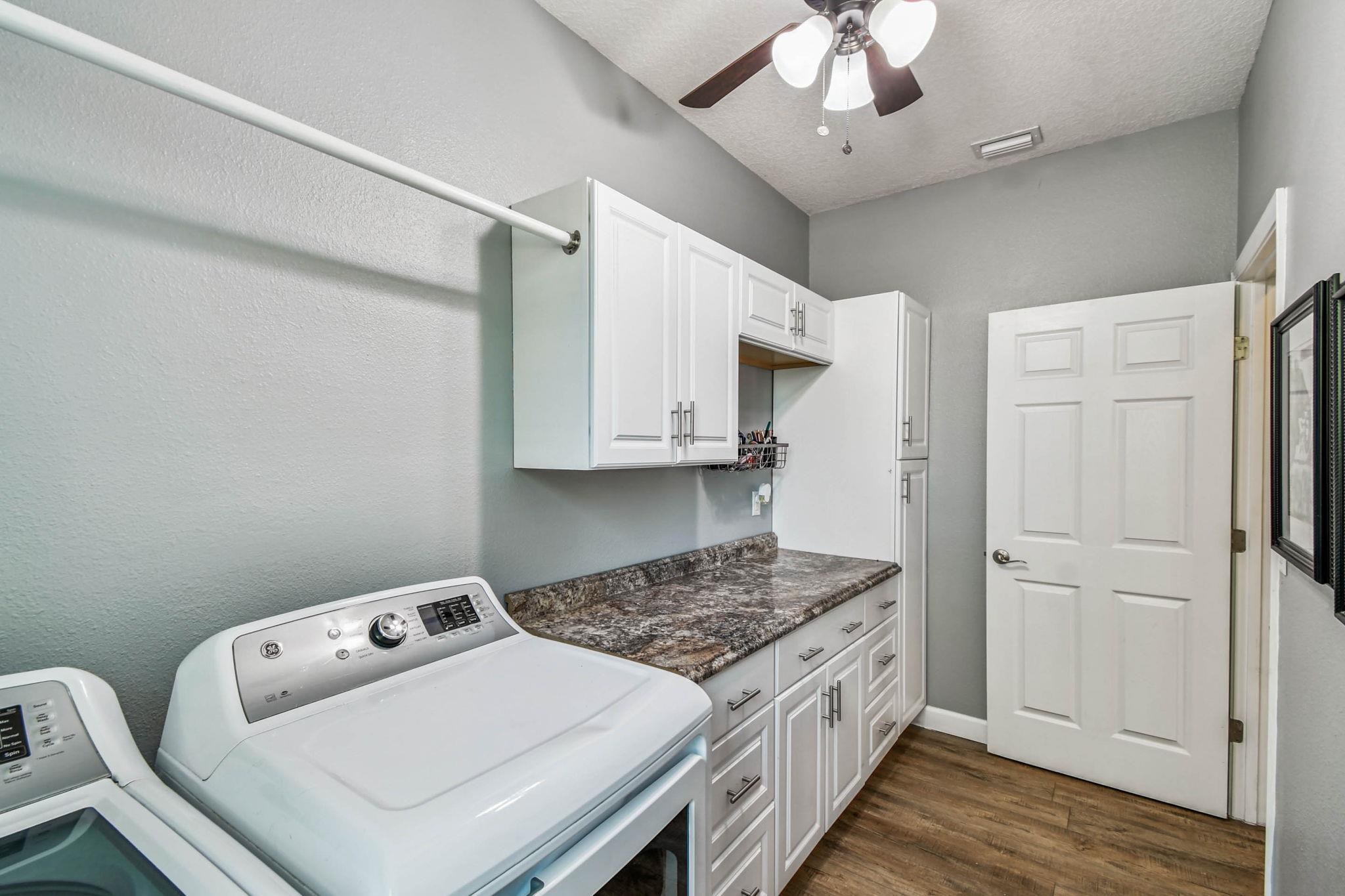 Image 33 of 65 For 259 Deerfield Glen Dr