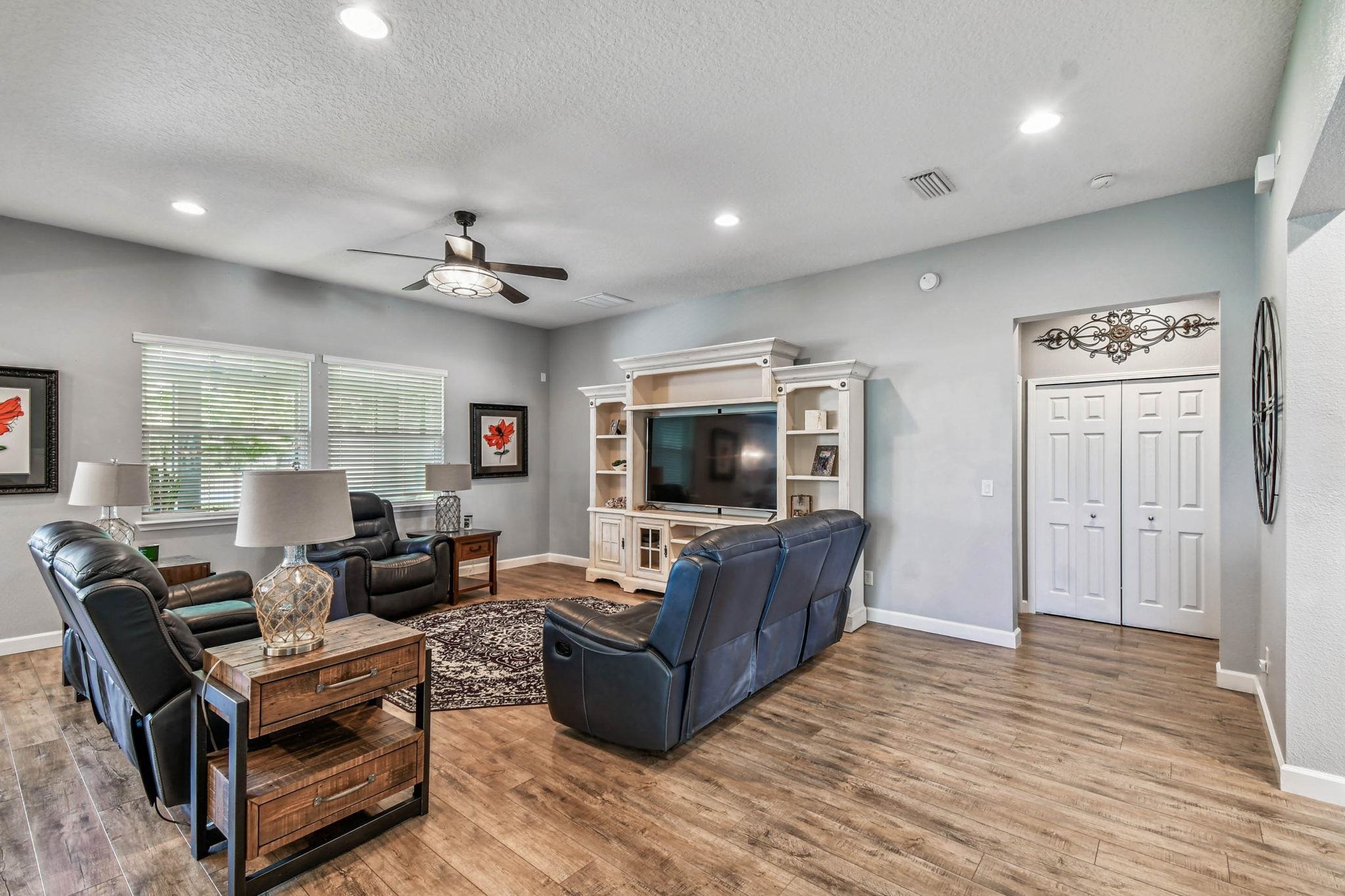 Image 9 of 65 For 259 Deerfield Glen Dr