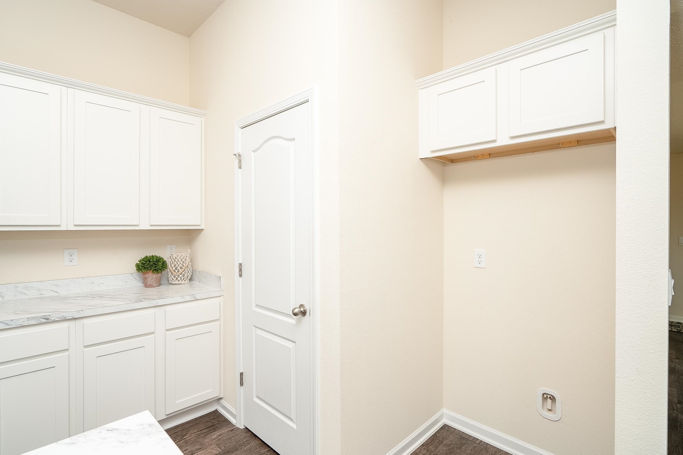 Image 29 of 77 For 2730 Oak Stream Dr