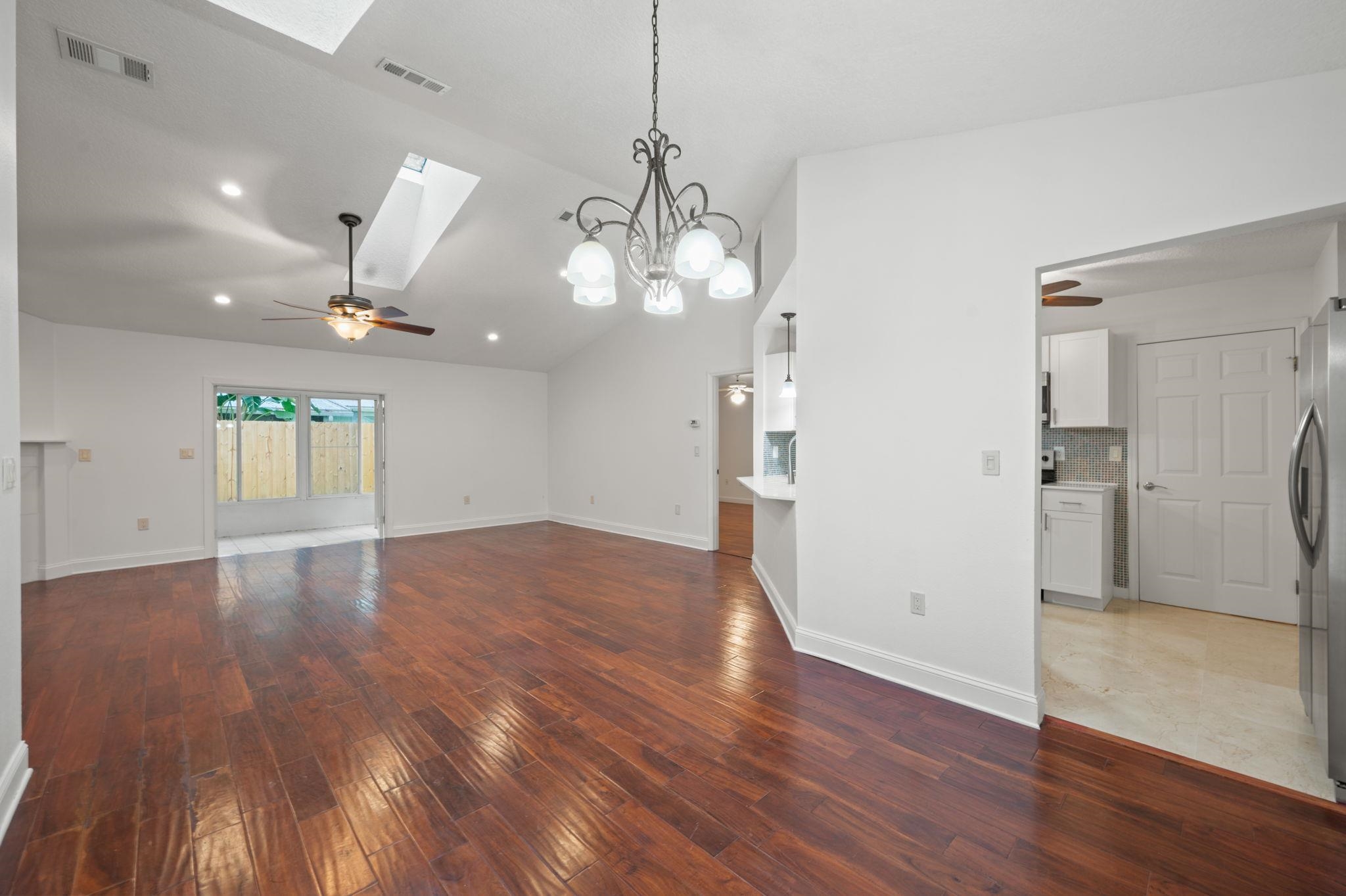 Image 11 of 60 For 240 Jasmine Rd.