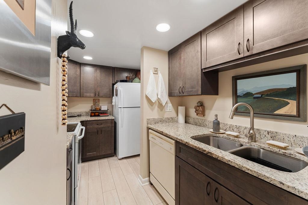 Image 14 of 48 For 11 Alcira Ct