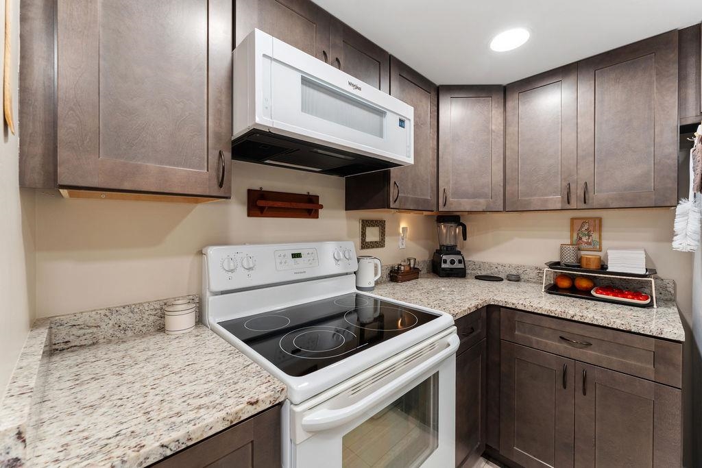 Image 15 of 48 For 11 Alcira Ct