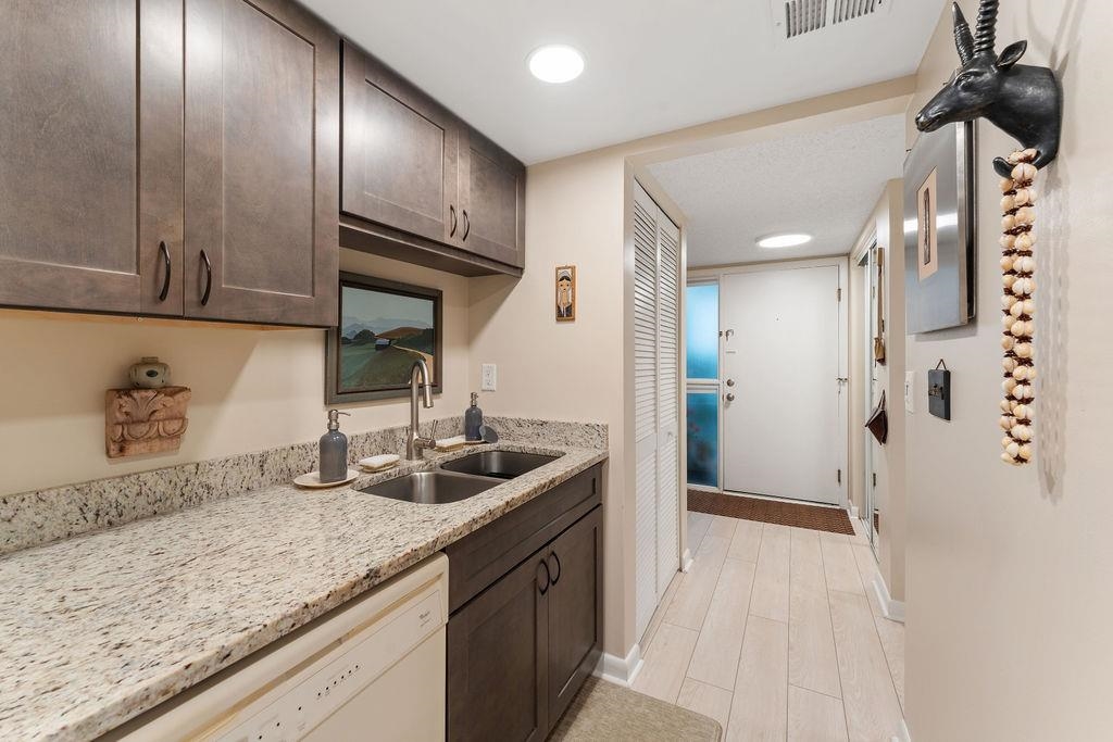 Image 16 of 48 For 11 Alcira Ct