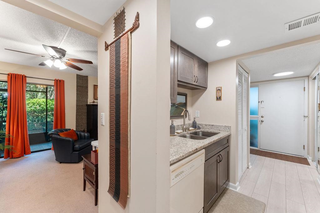 Image 17 of 48 For 11 Alcira Ct