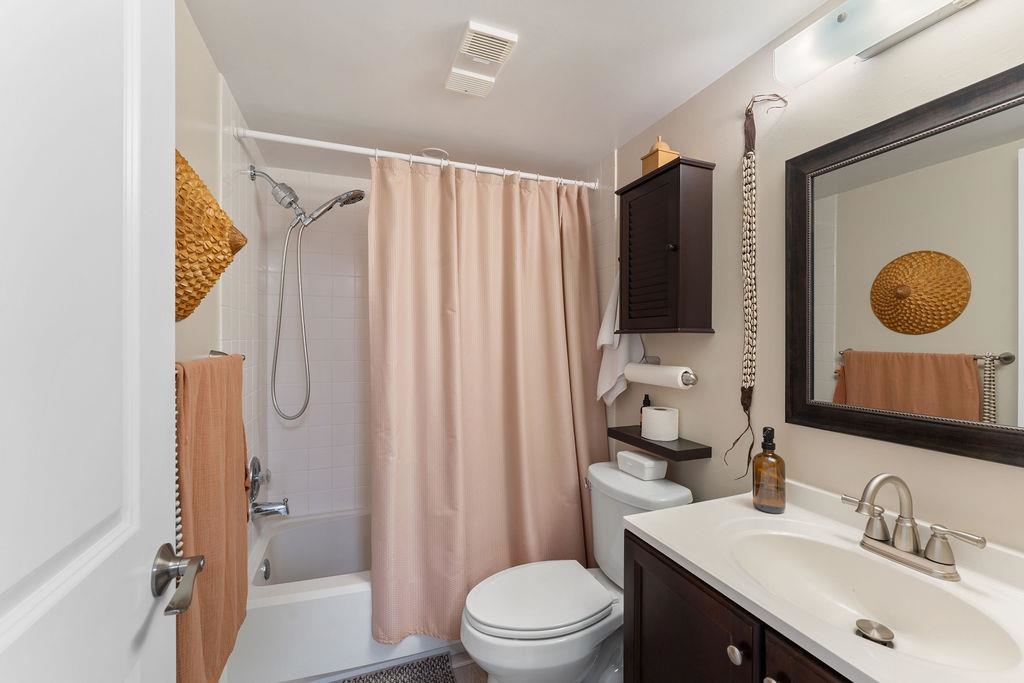 Image 23 of 48 For 11 Alcira Ct