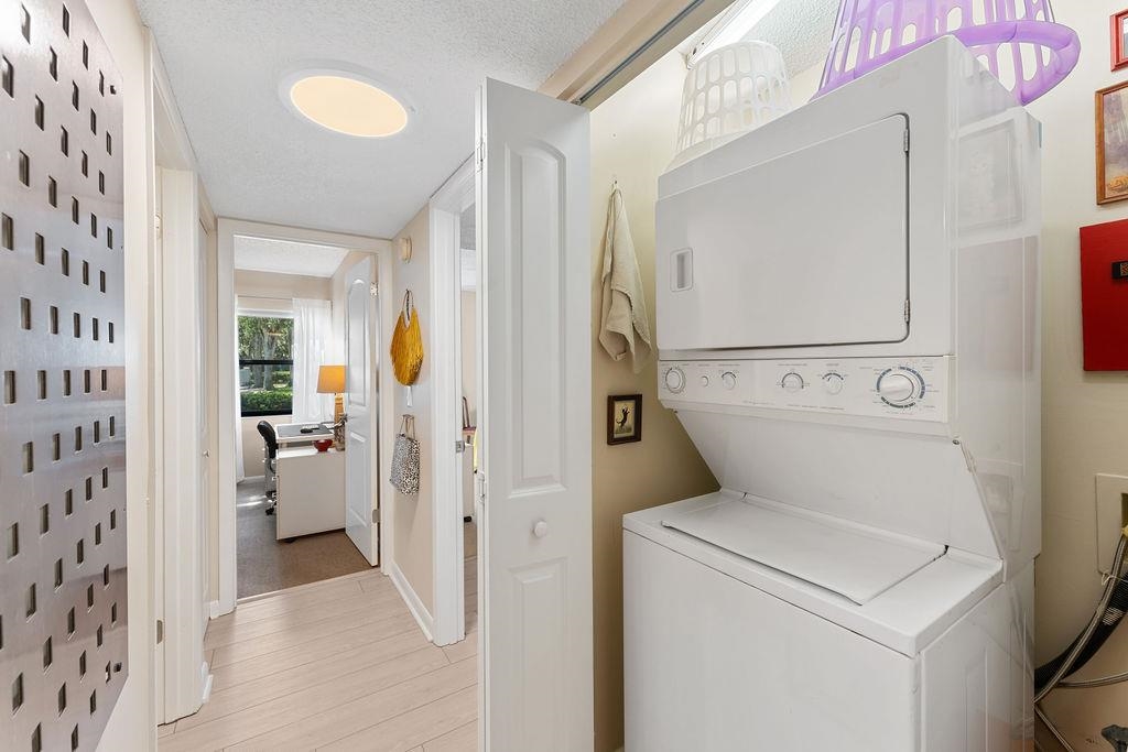 Image 27 of 48 For 11 Alcira Ct