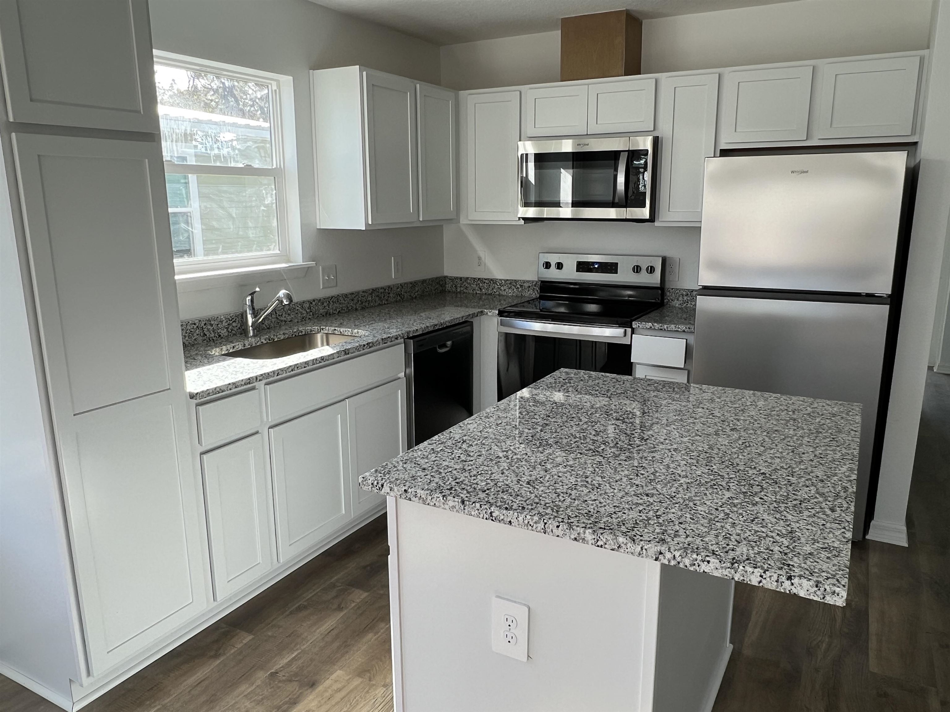 Image 13 of 50 For 97 Mcdonald Ave