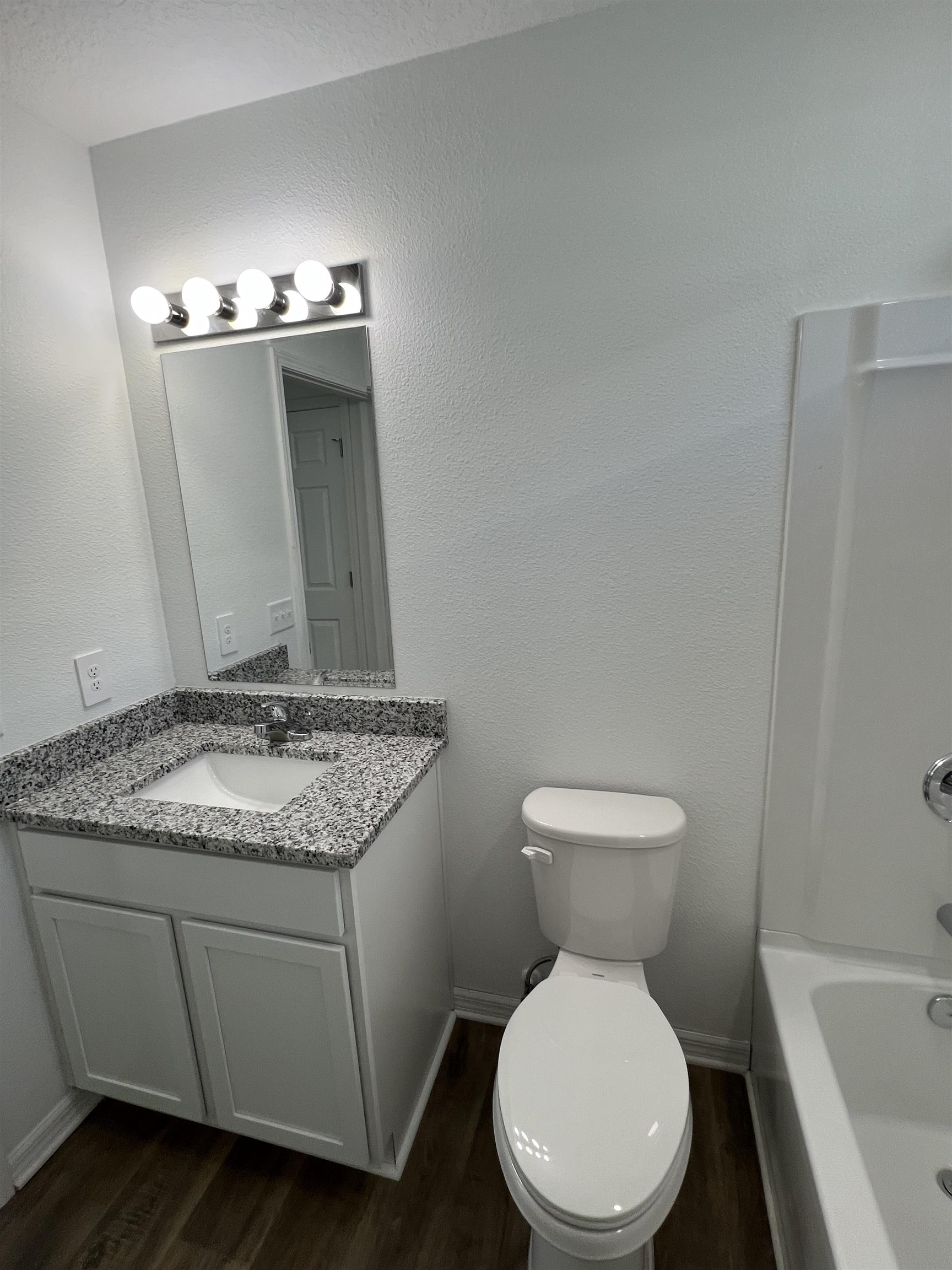 Image 8 of 50 For 97 Mcdonald Ave