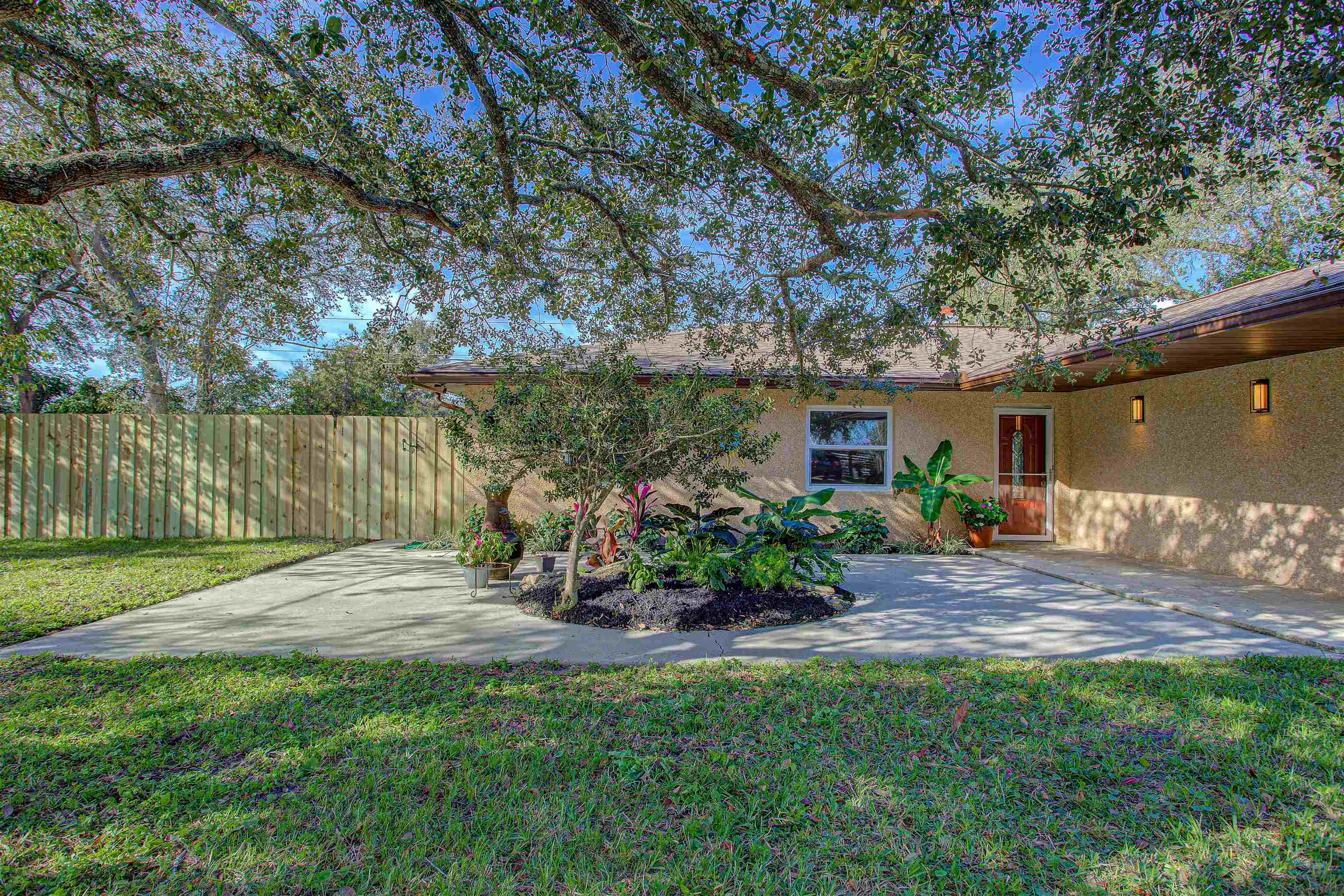 Image 15 of 58 For 412 Gentian Rd